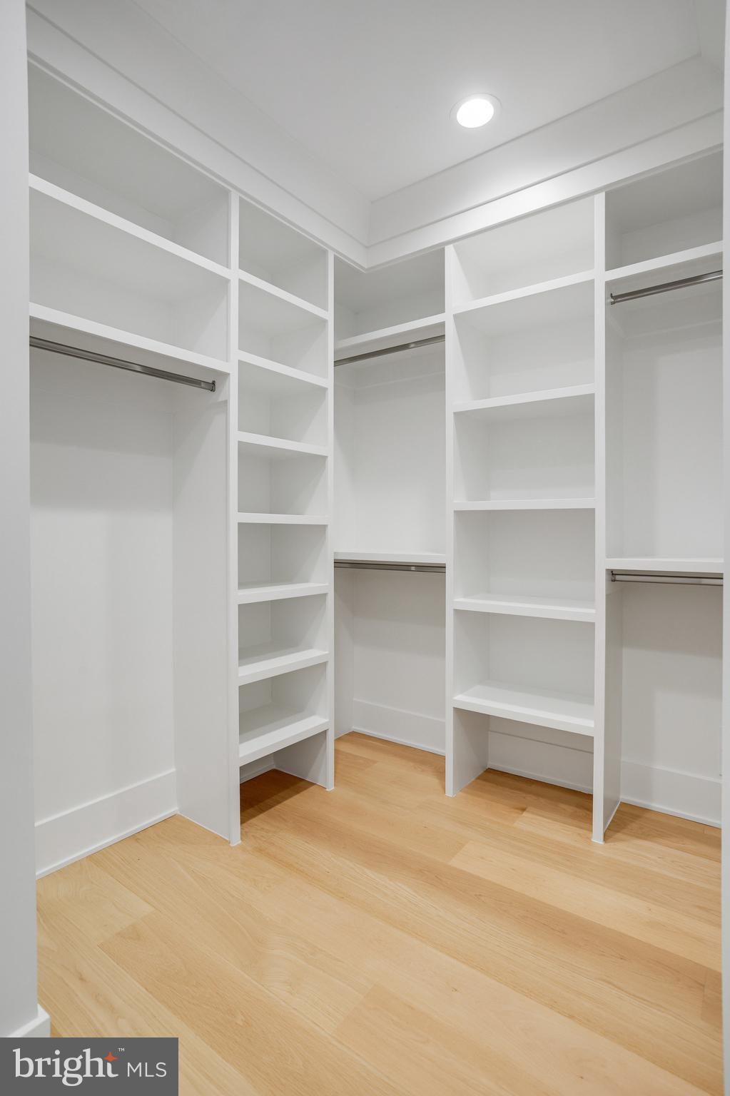 CHESTNUT KNOLLS - Residential