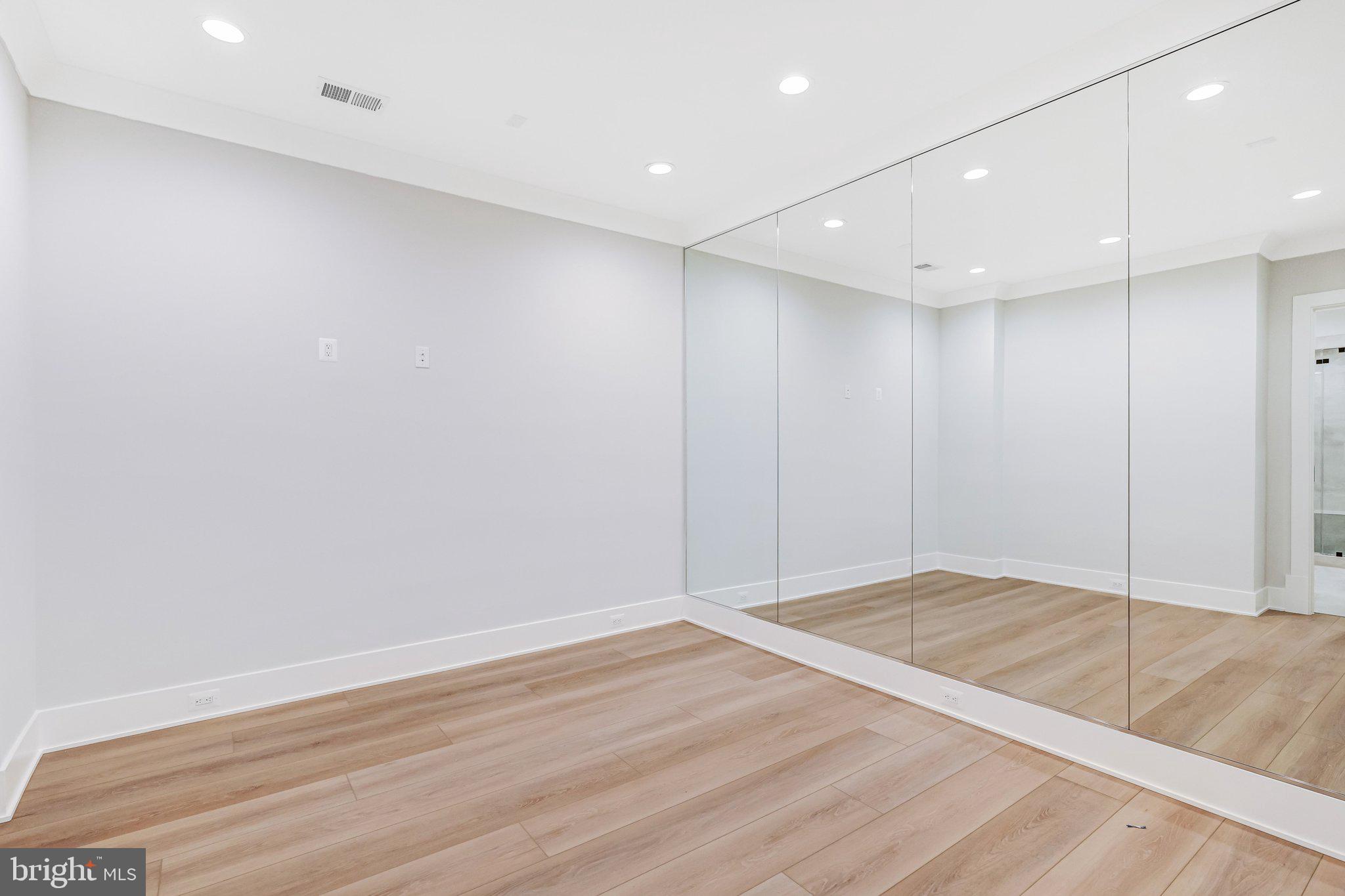 CHESTNUT KNOLLS - Residential