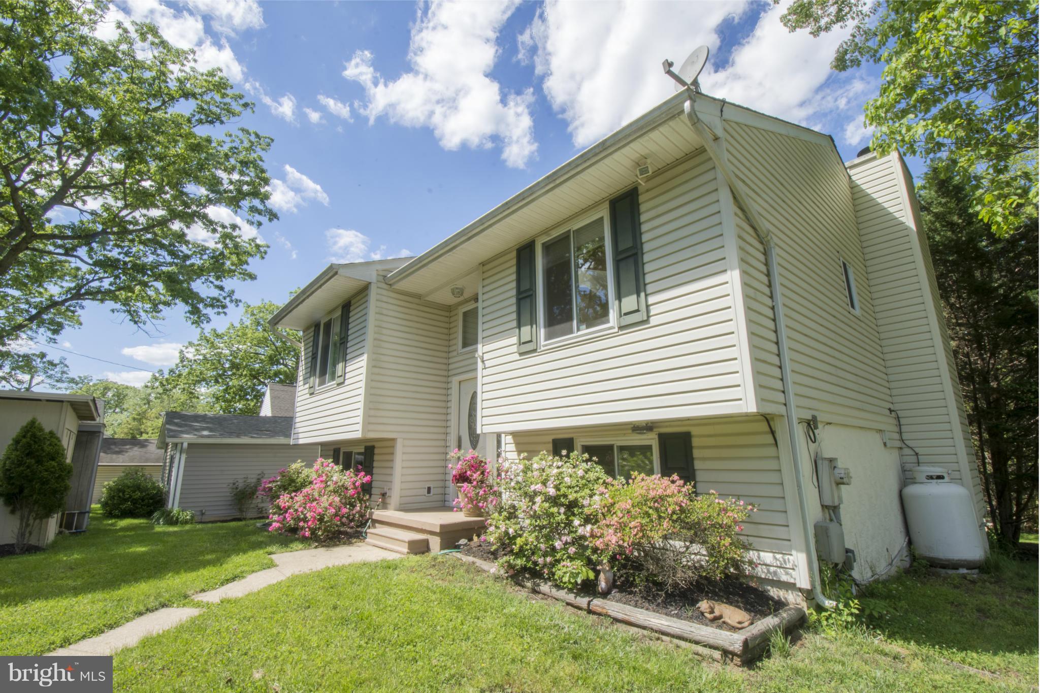 LAUREL ACRES - Residential