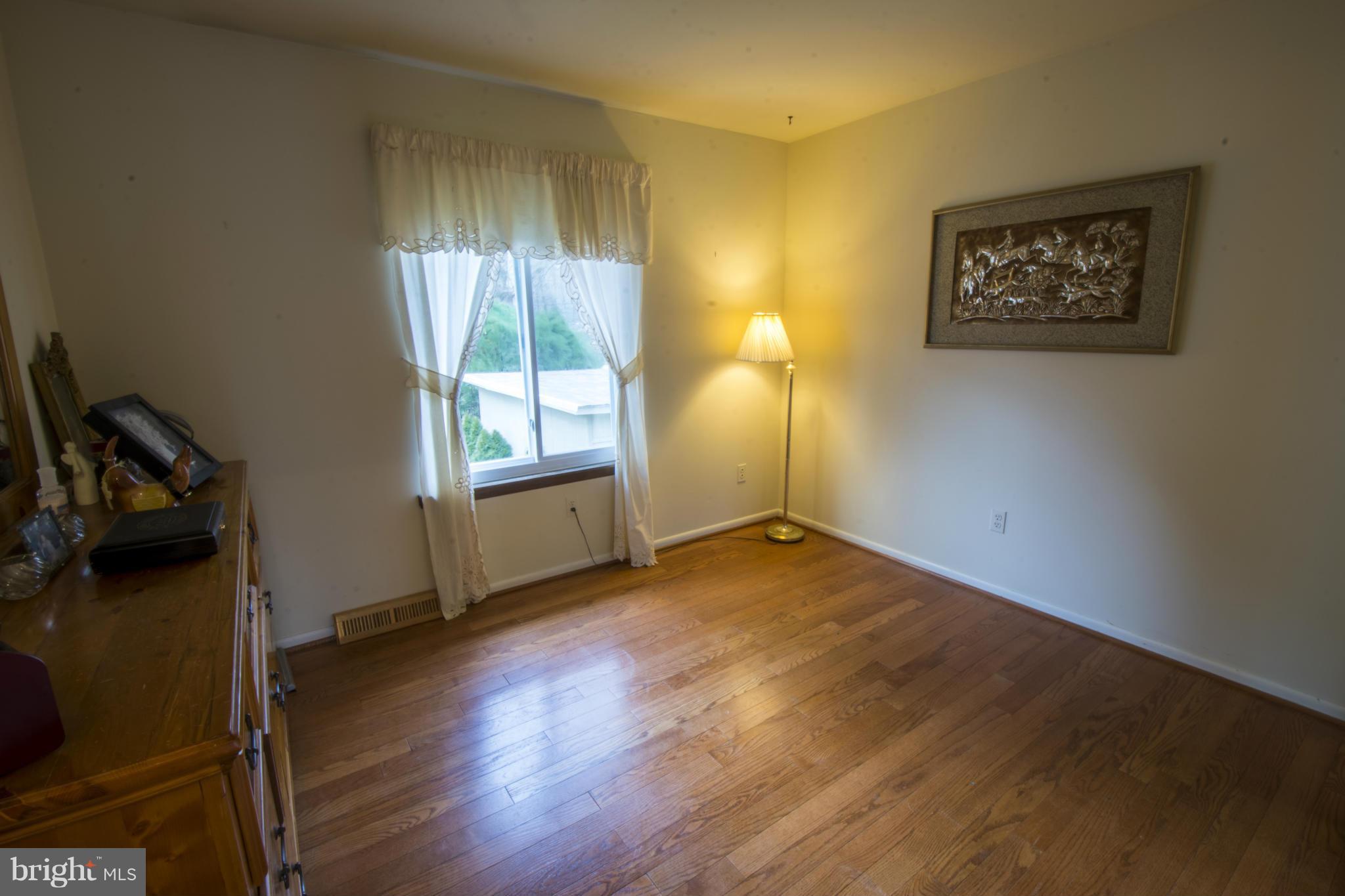 LAUREL ACRES - Residential