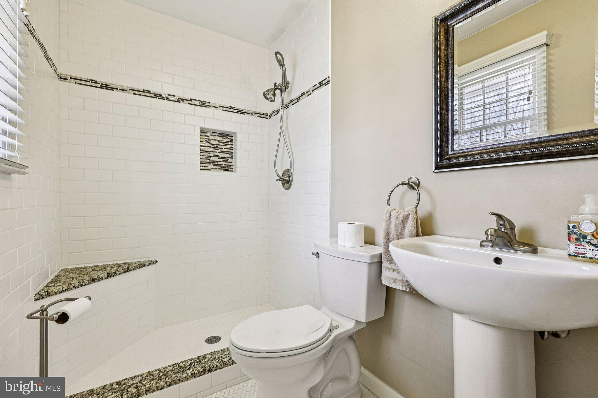 LAKE JACKSON - Residential