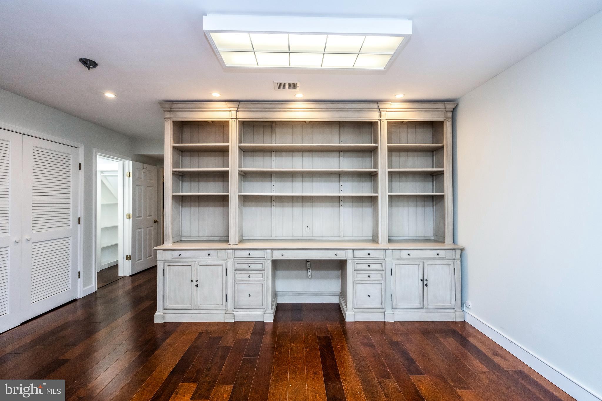 ASHBURN VILLAGE - Residential Lease