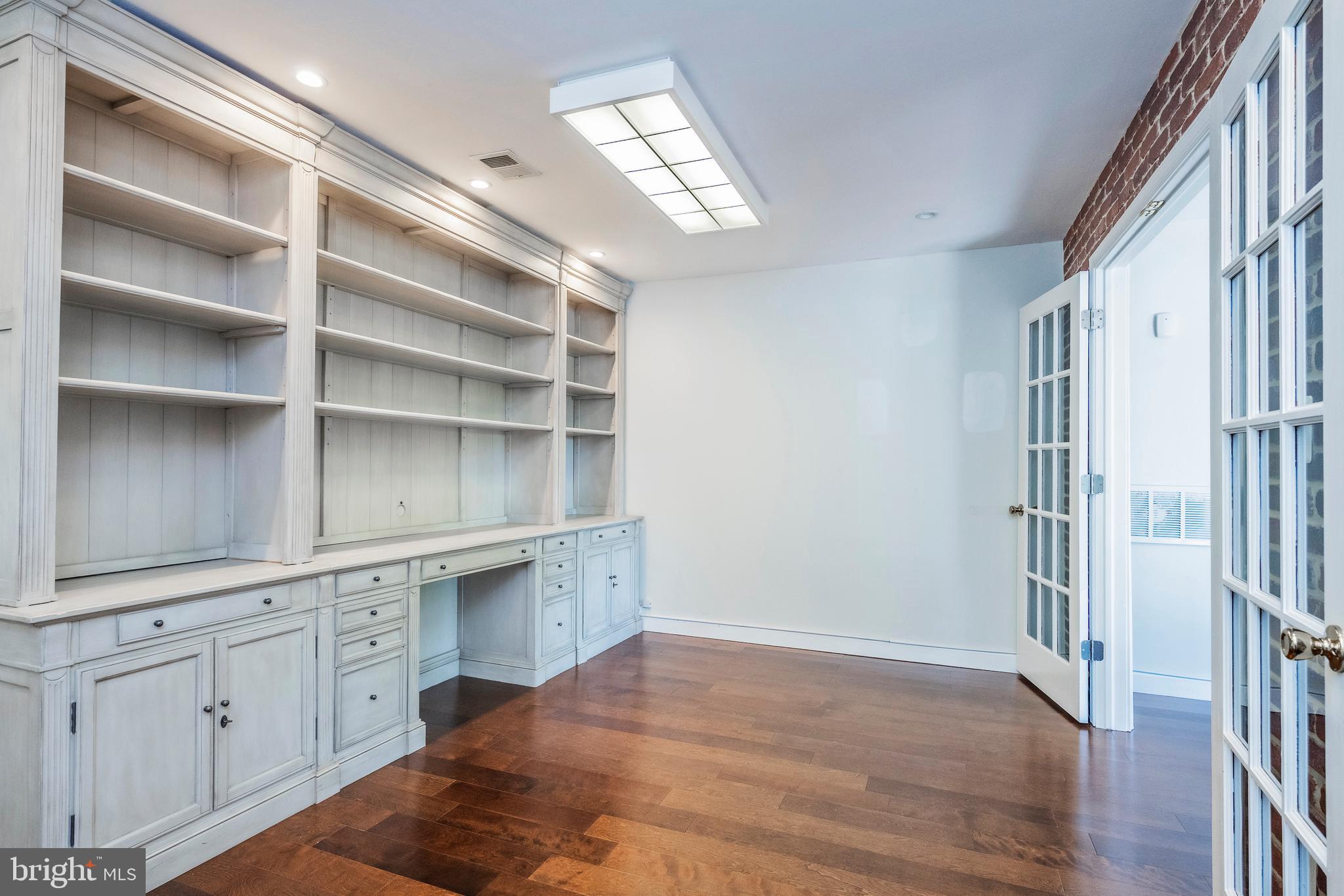 ASHBURN VILLAGE - Residential Lease