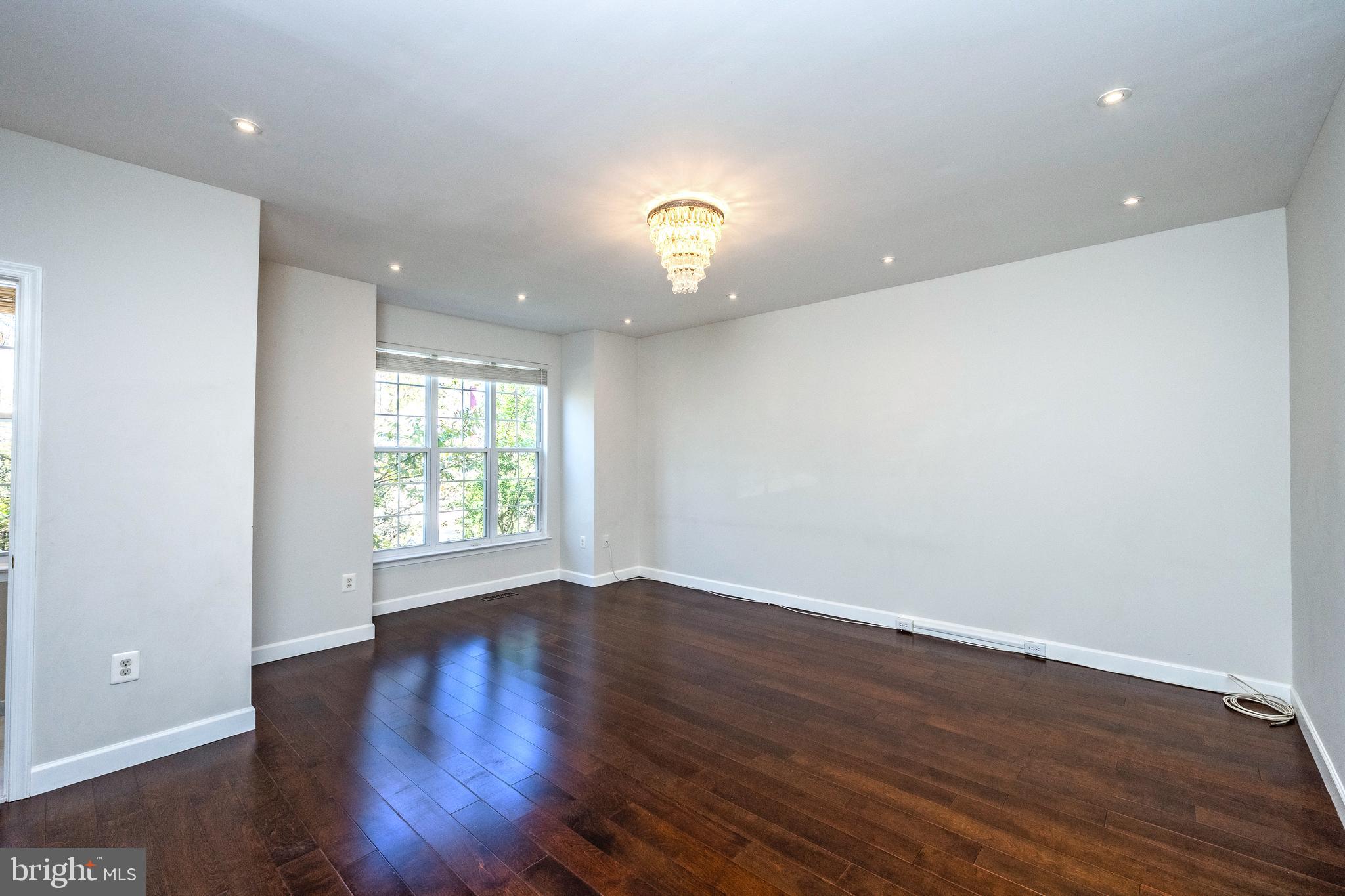 ASHBURN VILLAGE - Residential Lease