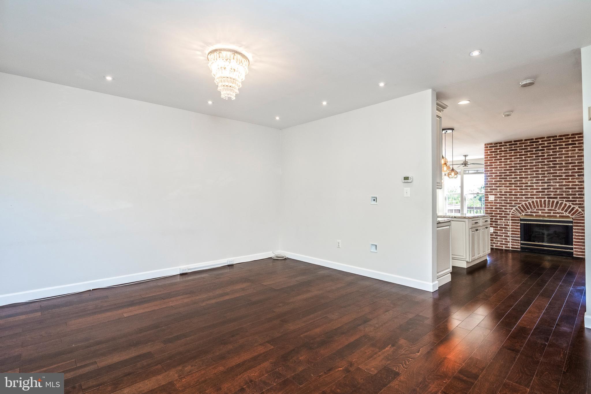 ASHBURN VILLAGE - Residential Lease