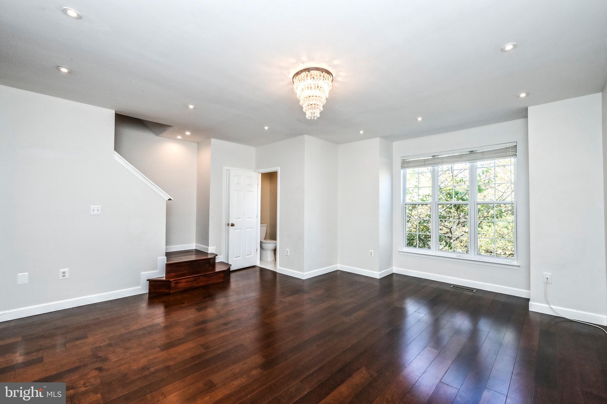 ASHBURN VILLAGE - Residential Lease