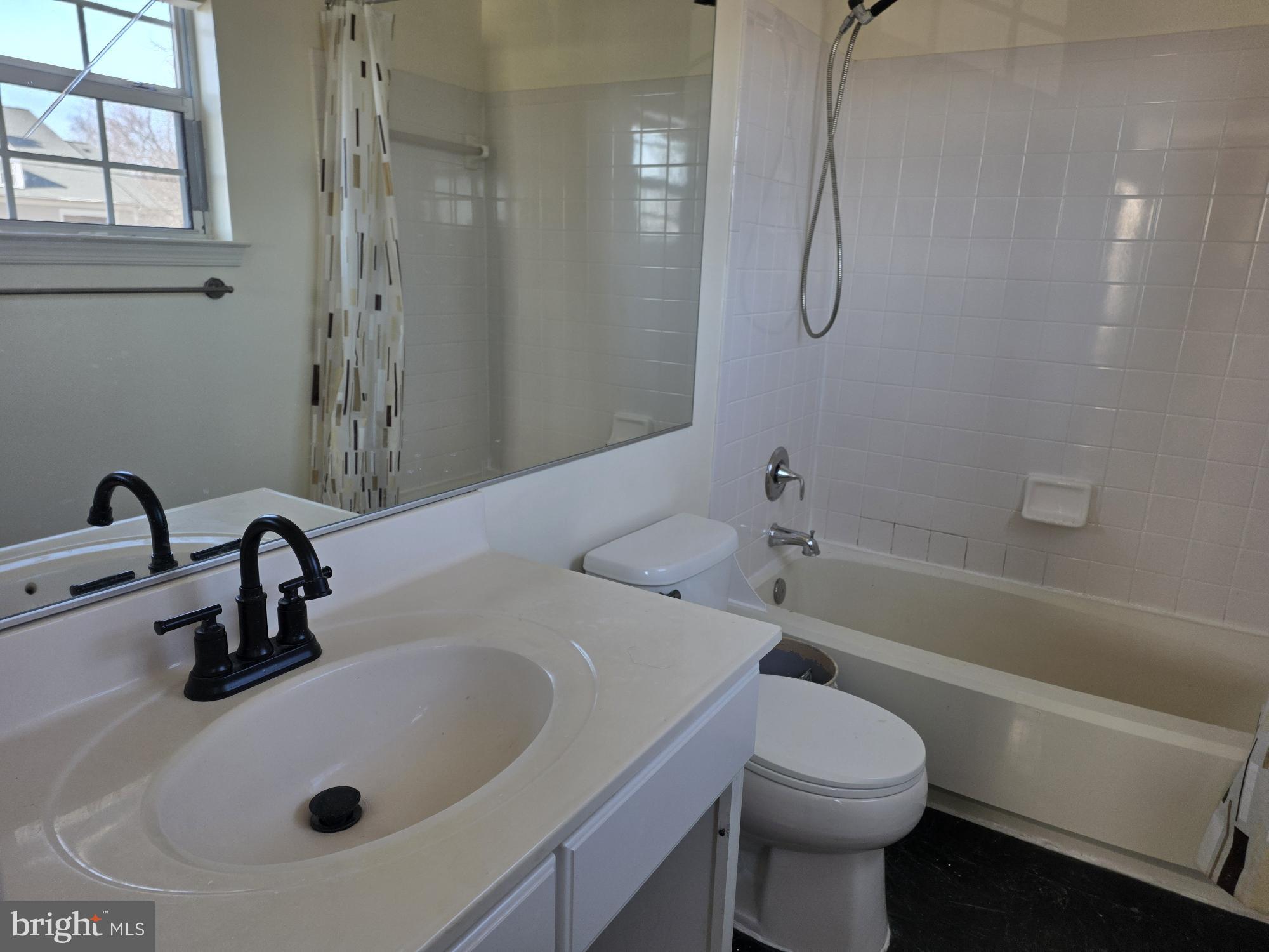 SUMMERHOUSE CONDO - Residential