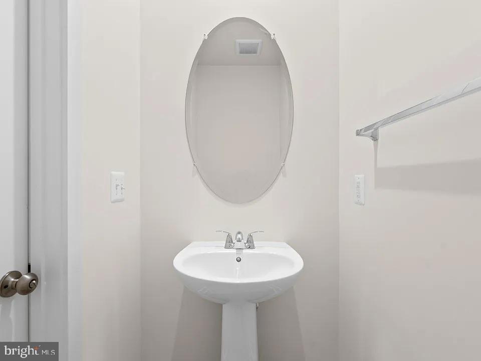 LAKE FREDERICK - Residential Lease