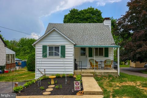Photo of 28 S EASTLAND DR, LANCASTER, PA 17602 (MLS # PALA2035674)
