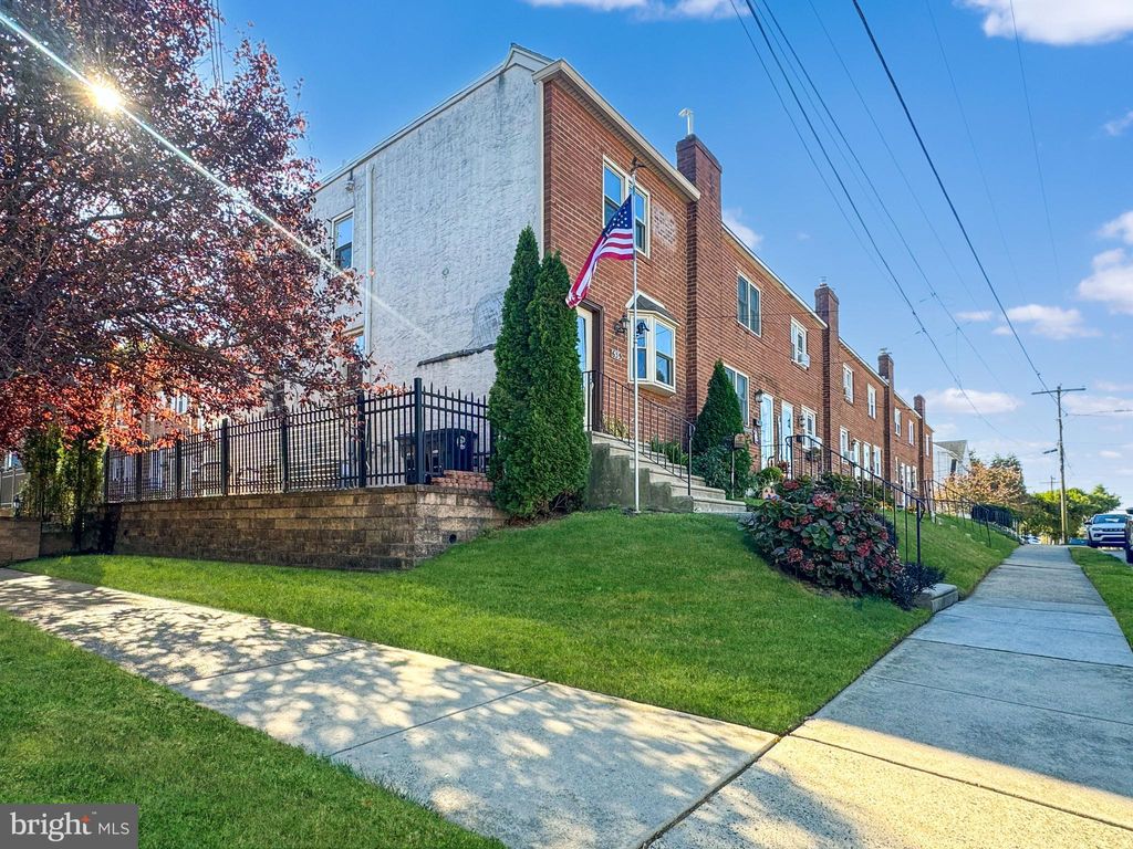 Photo of 635 Wood Street, CONSHOHOCKEN, PA 19428 (MLS # PAMC2159374)