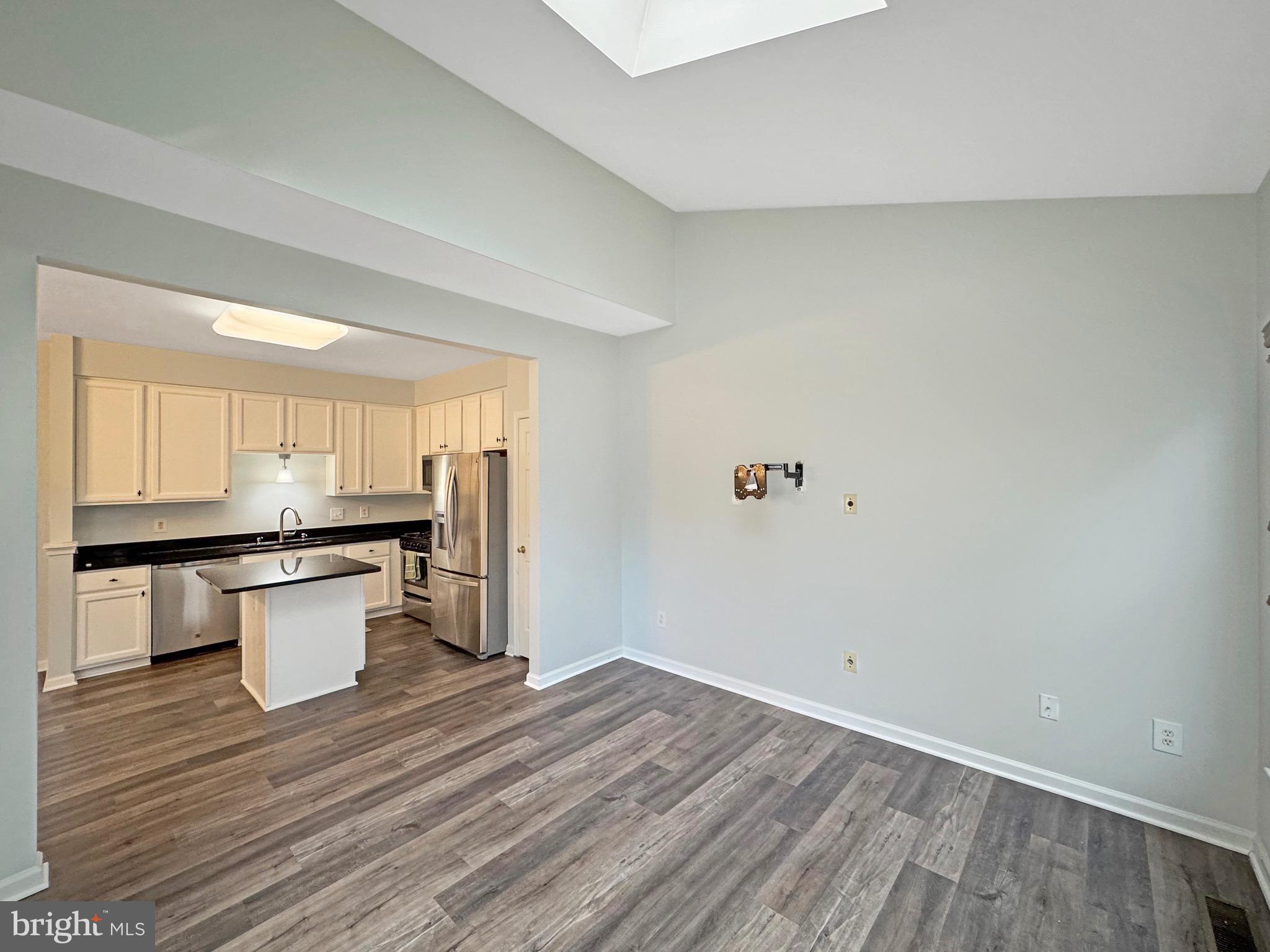 SOUTH RIDING - Residential Lease