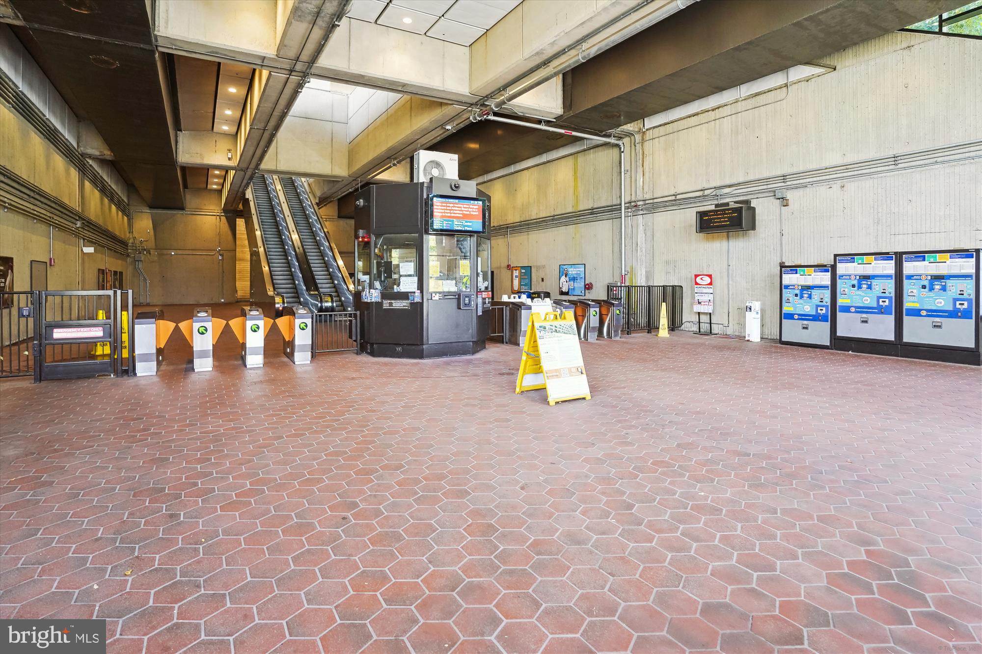 HUNTINGTON CLUB - Residential