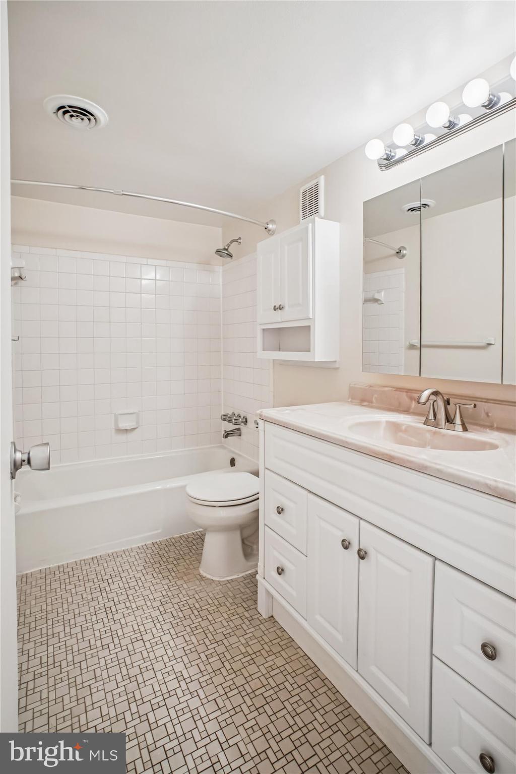 HUNTINGTON CLUB - Residential