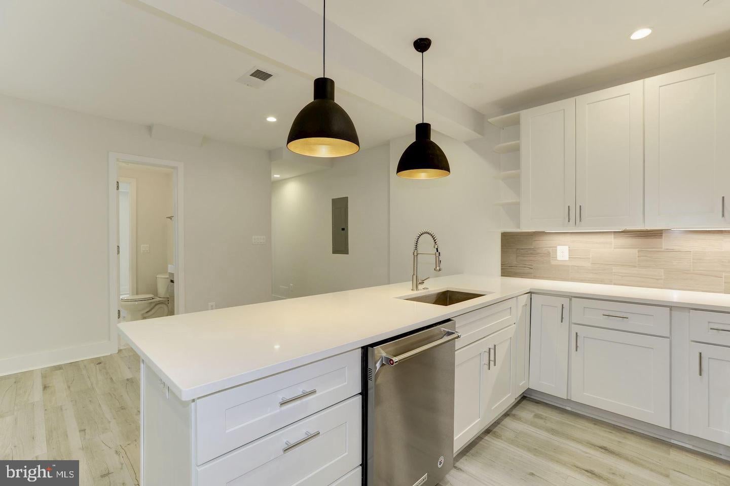4008 EDMUNDS NW 6