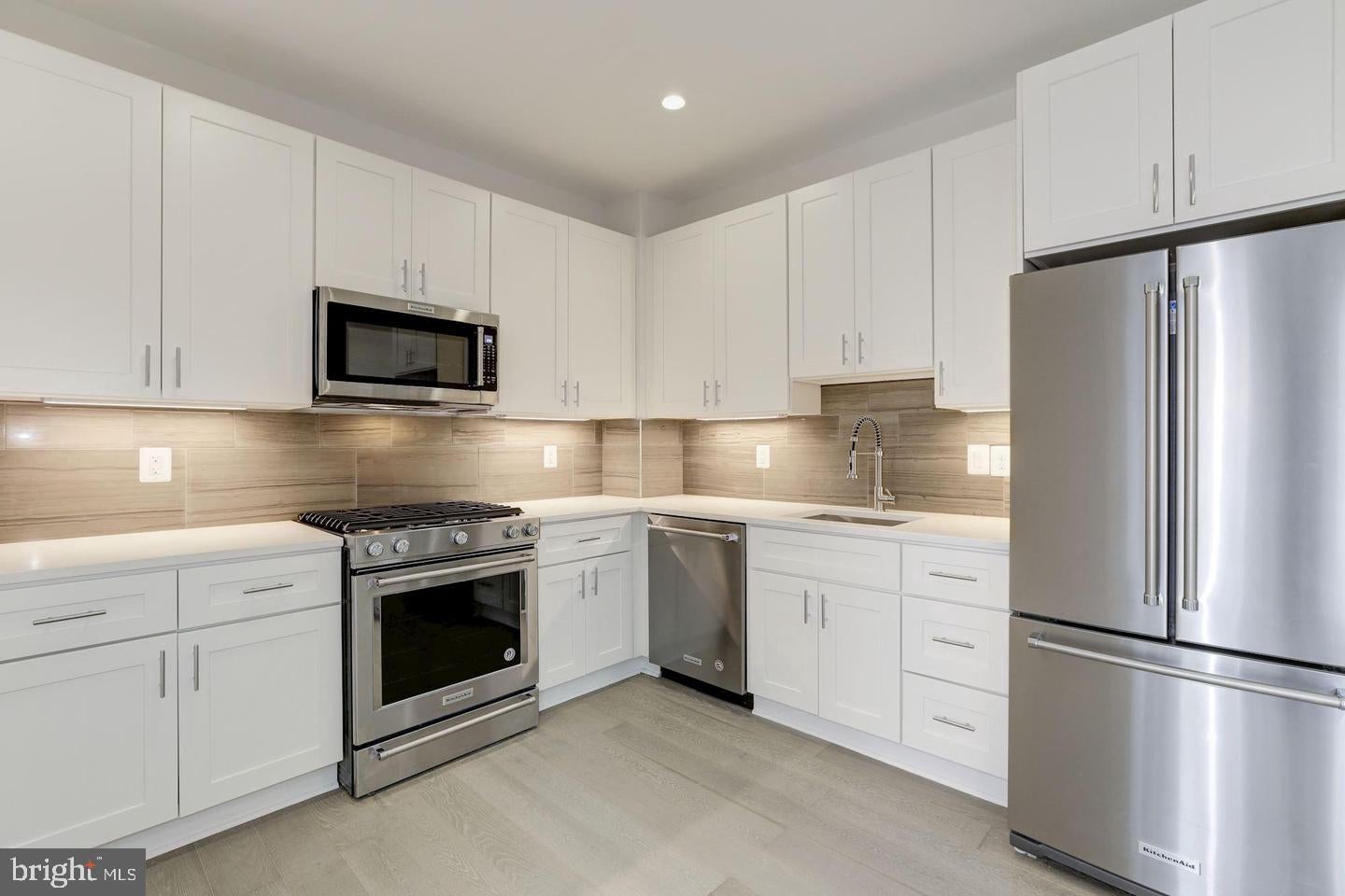 4008 EDMUNDS NW 6