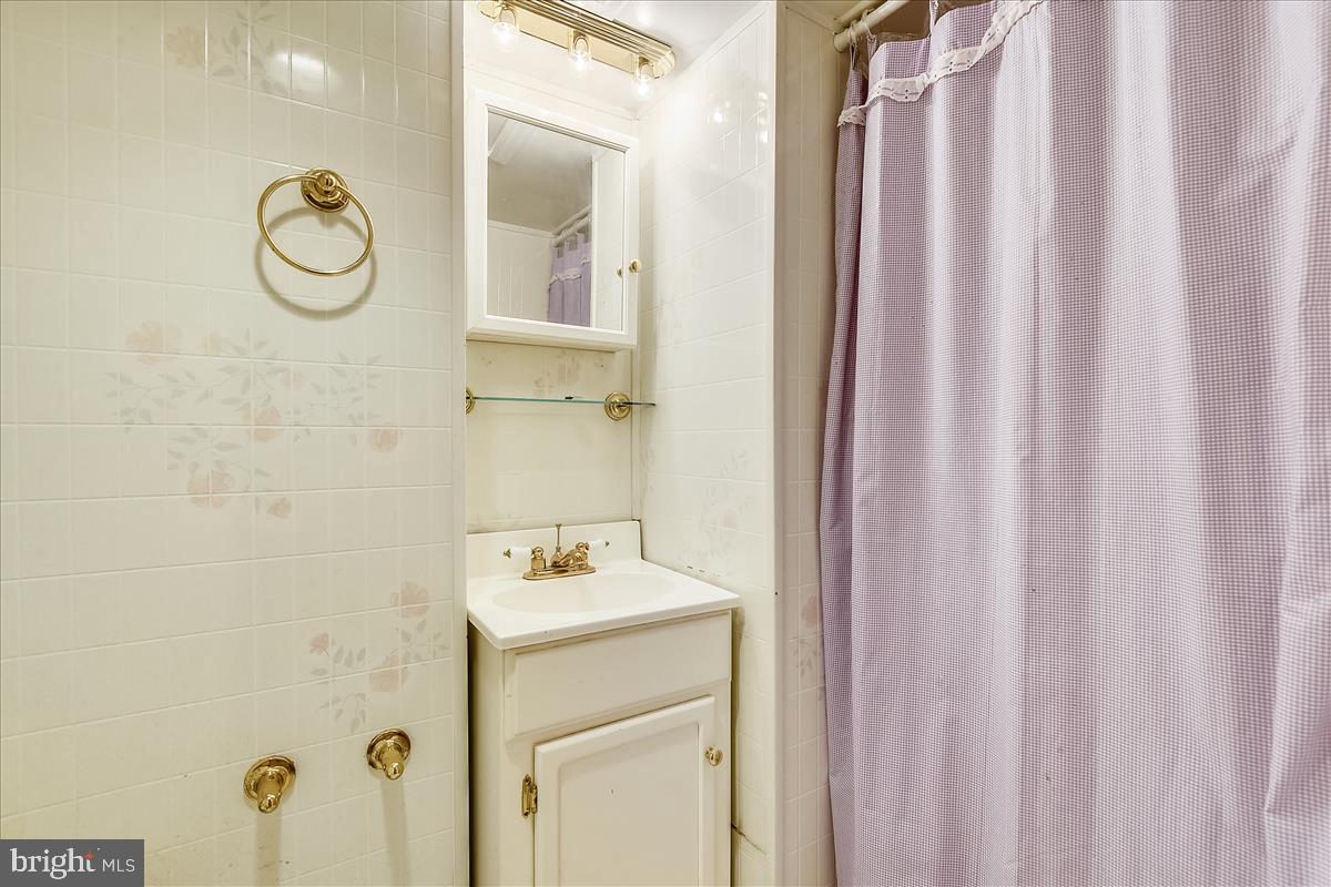 CROFTON MEADOWS - Residential