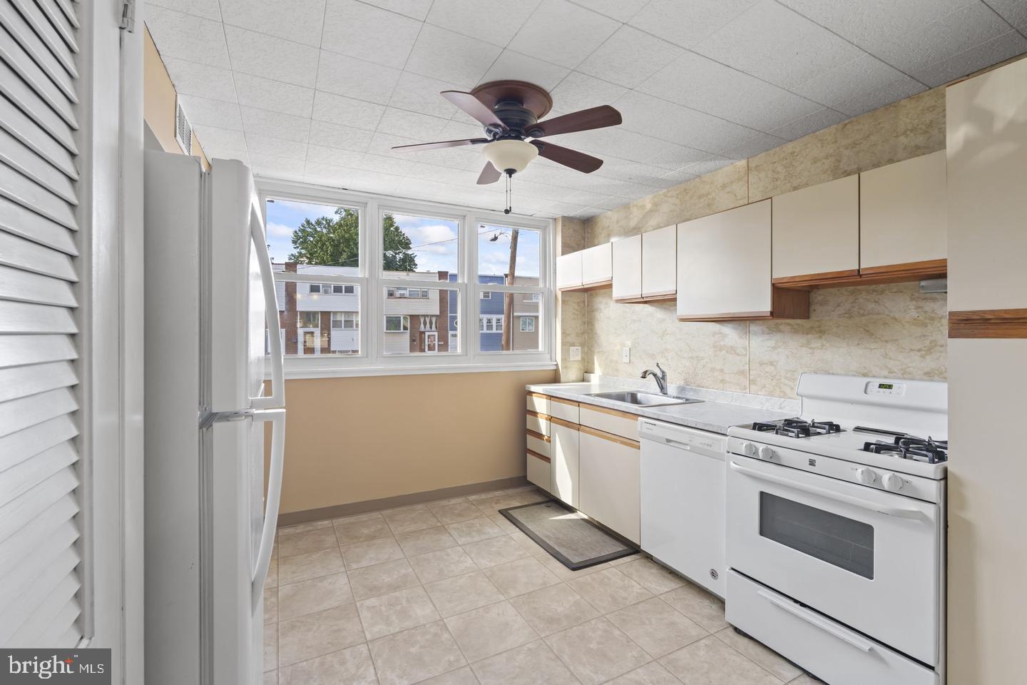 ACADEMY GARDENS - Residential Lease