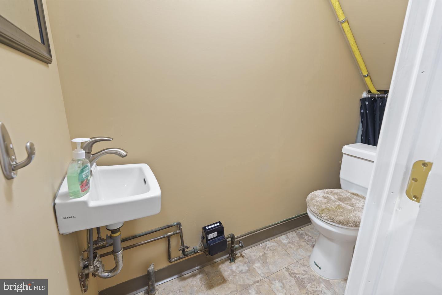 ACADEMY GARDENS - Residential Lease