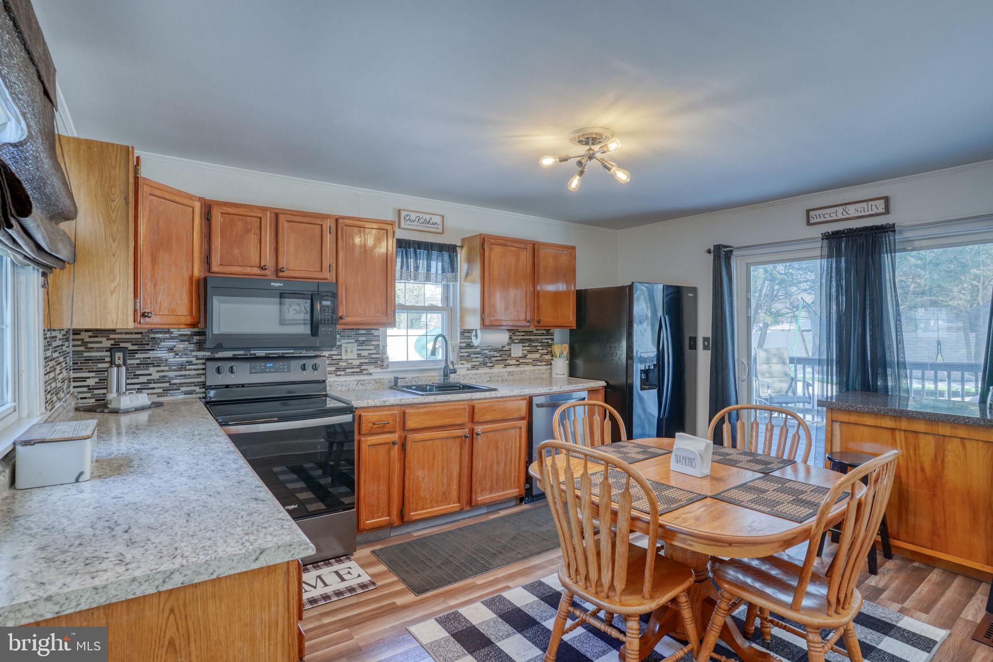 REDDING ESTATES - Residential