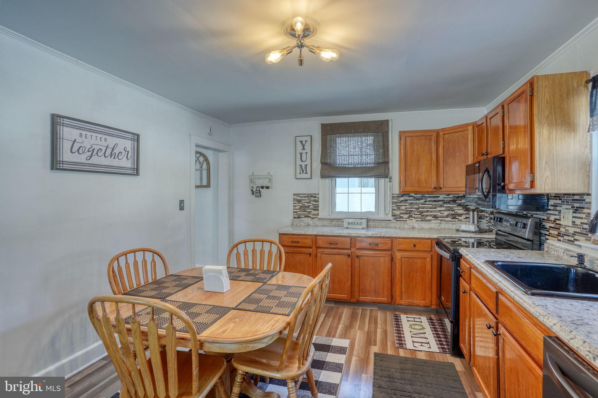 REDDING ESTATES - Residential