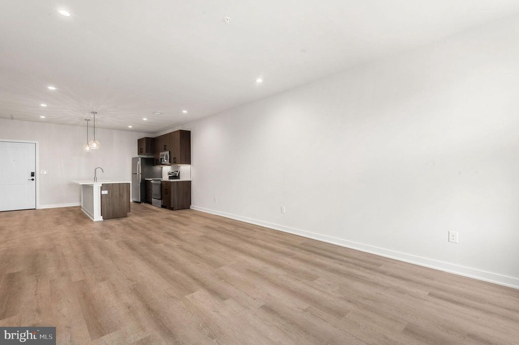 Photo of 26 S York Road #303, HATBORO, PA 19040 (MLS # PAMC2136686)