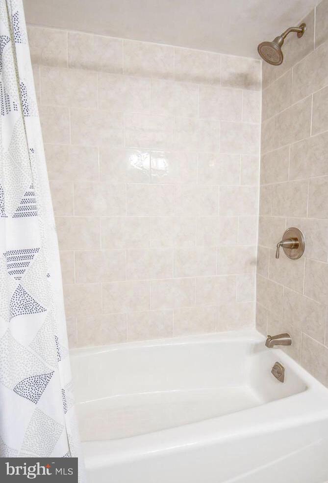 SHADOWOOD - Residential Lease