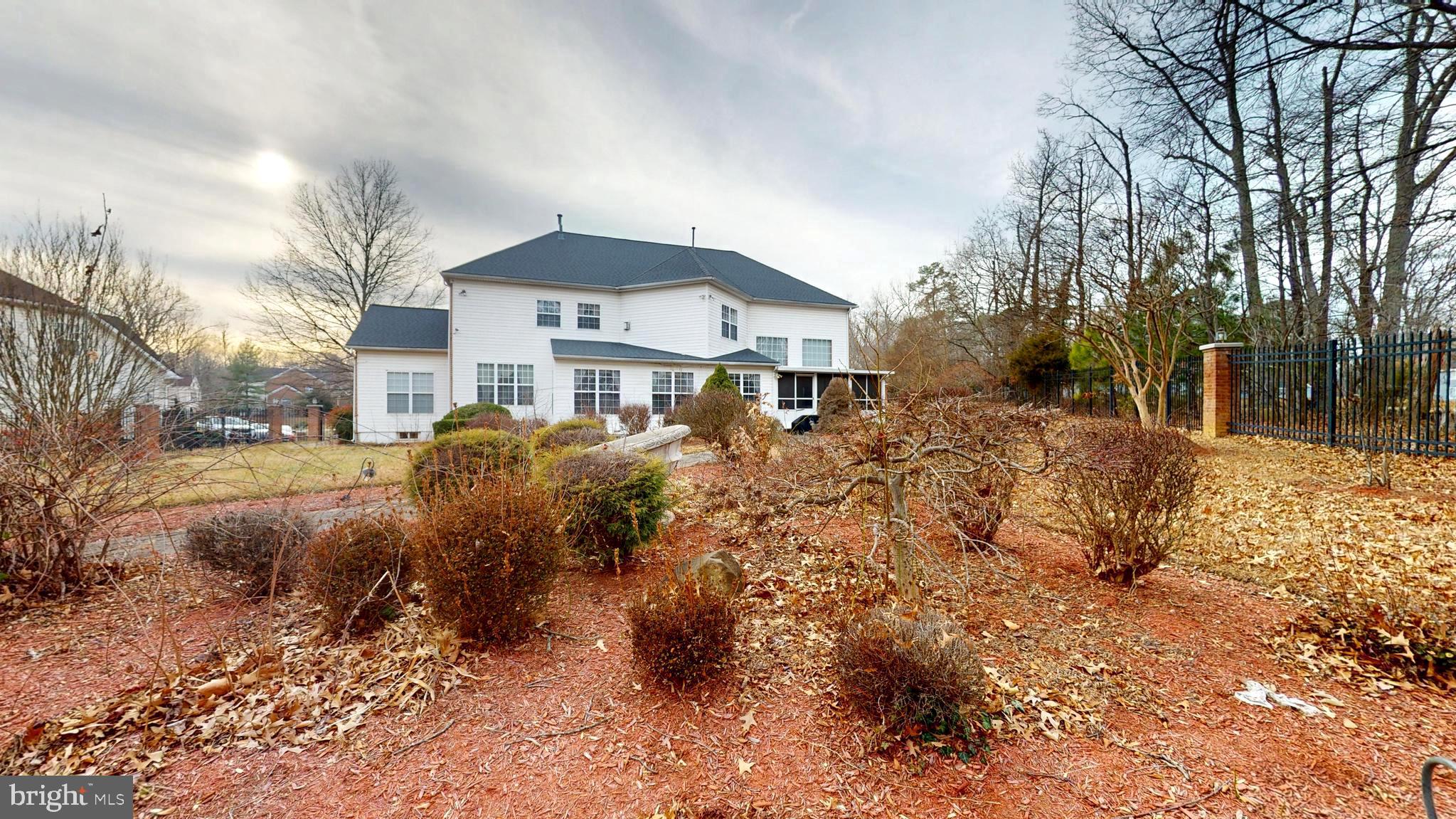 FARMINGTON WOODS - Residential