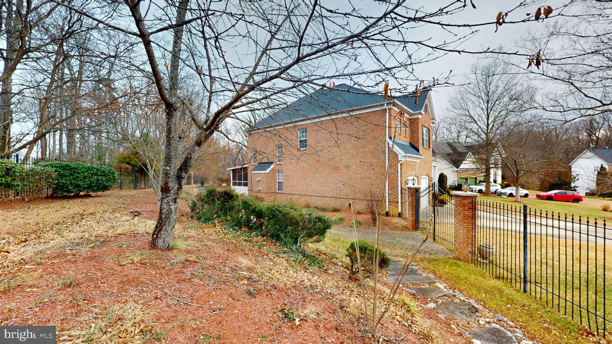 FARMINGTON WOODS - Residential