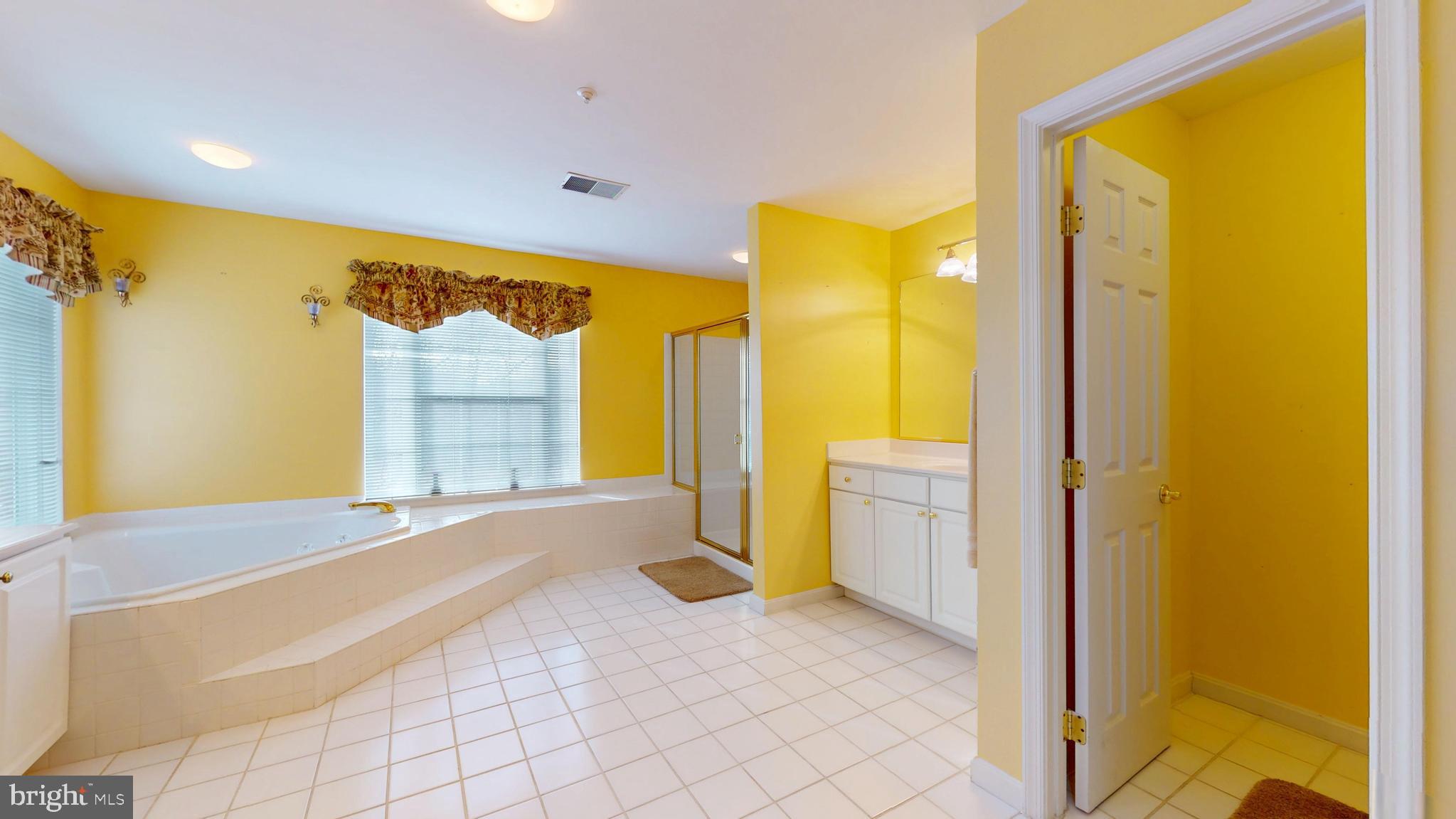 FARMINGTON WOODS - Residential