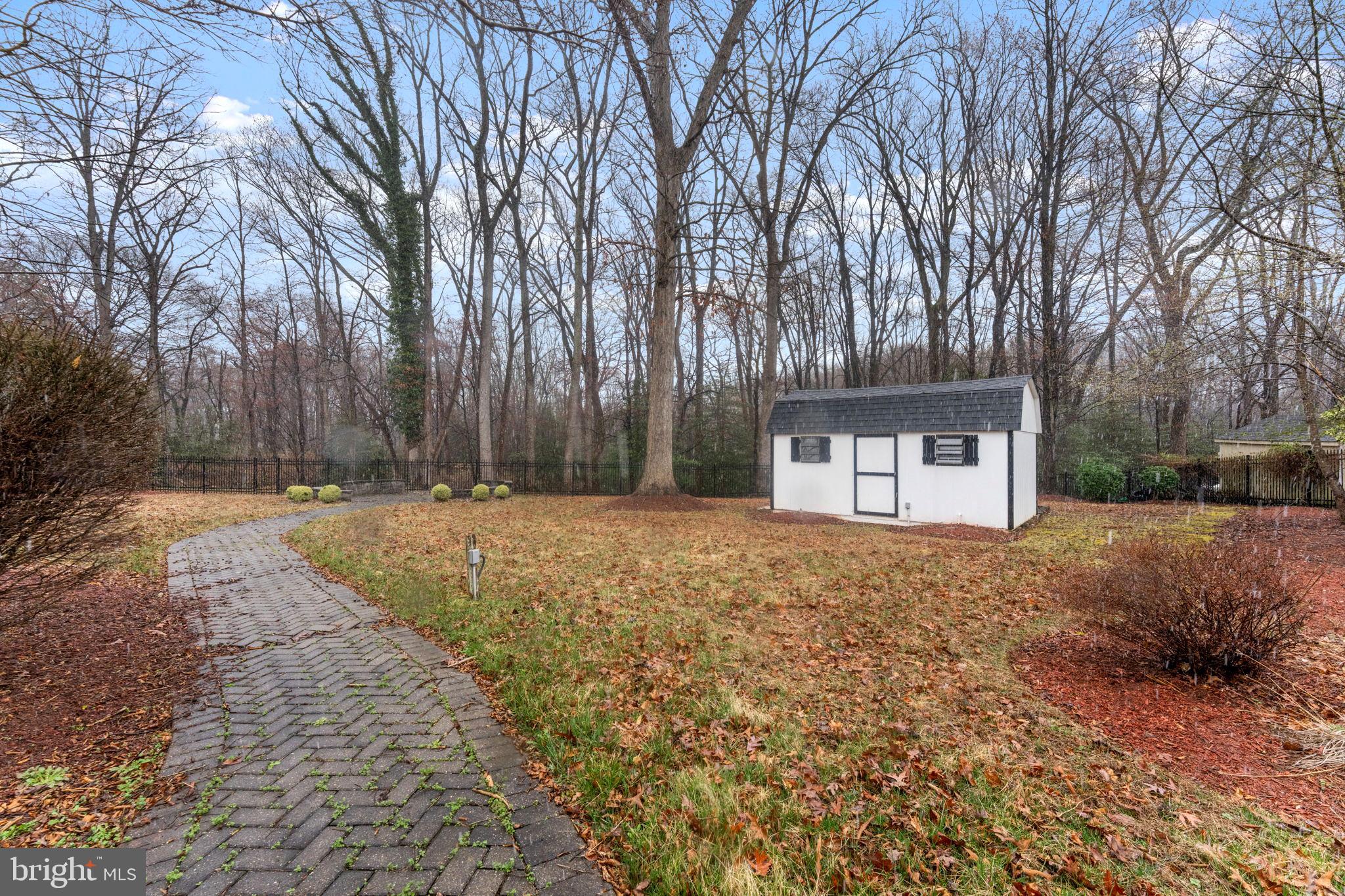 FARMINGTON WOODS - Residential