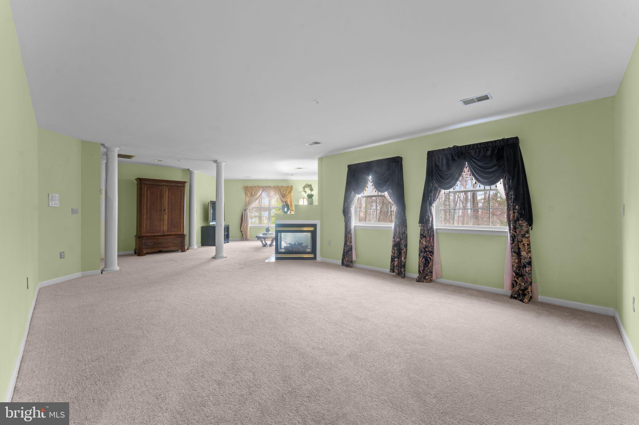 FARMINGTON WOODS - Residential