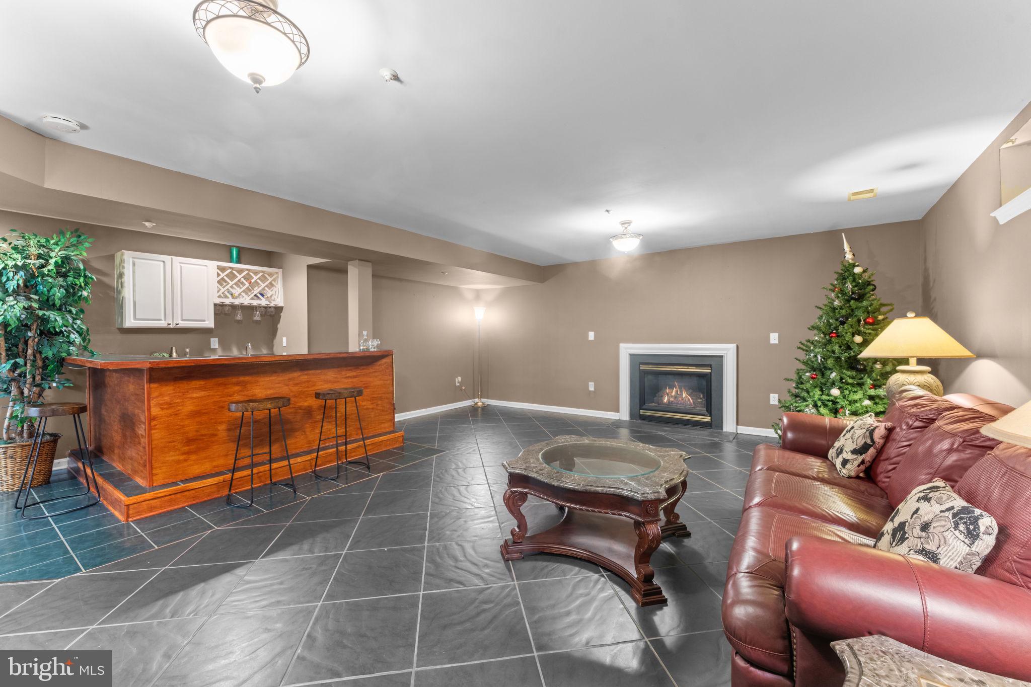 FARMINGTON WOODS - Residential