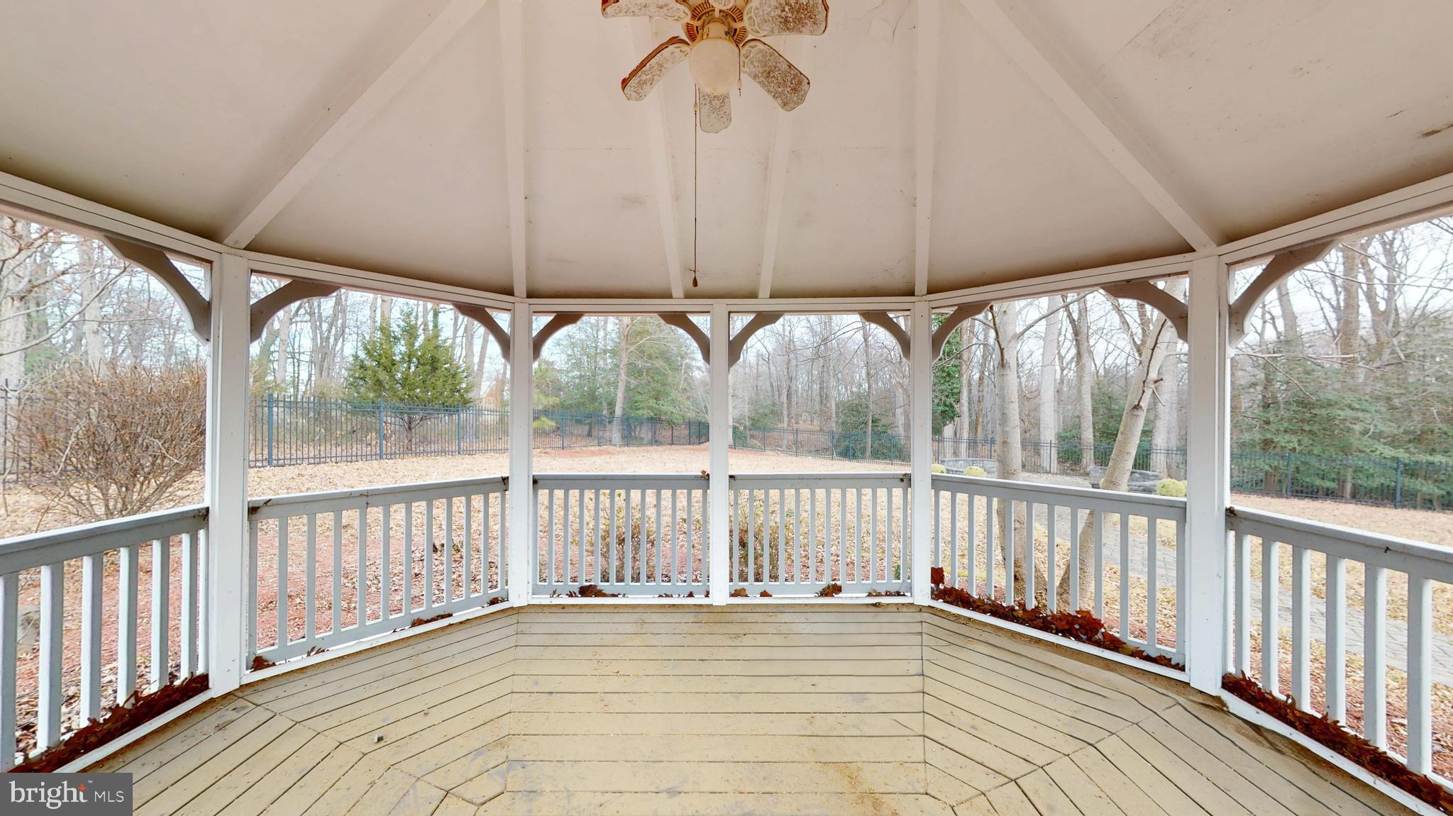 FARMINGTON WOODS - Residential