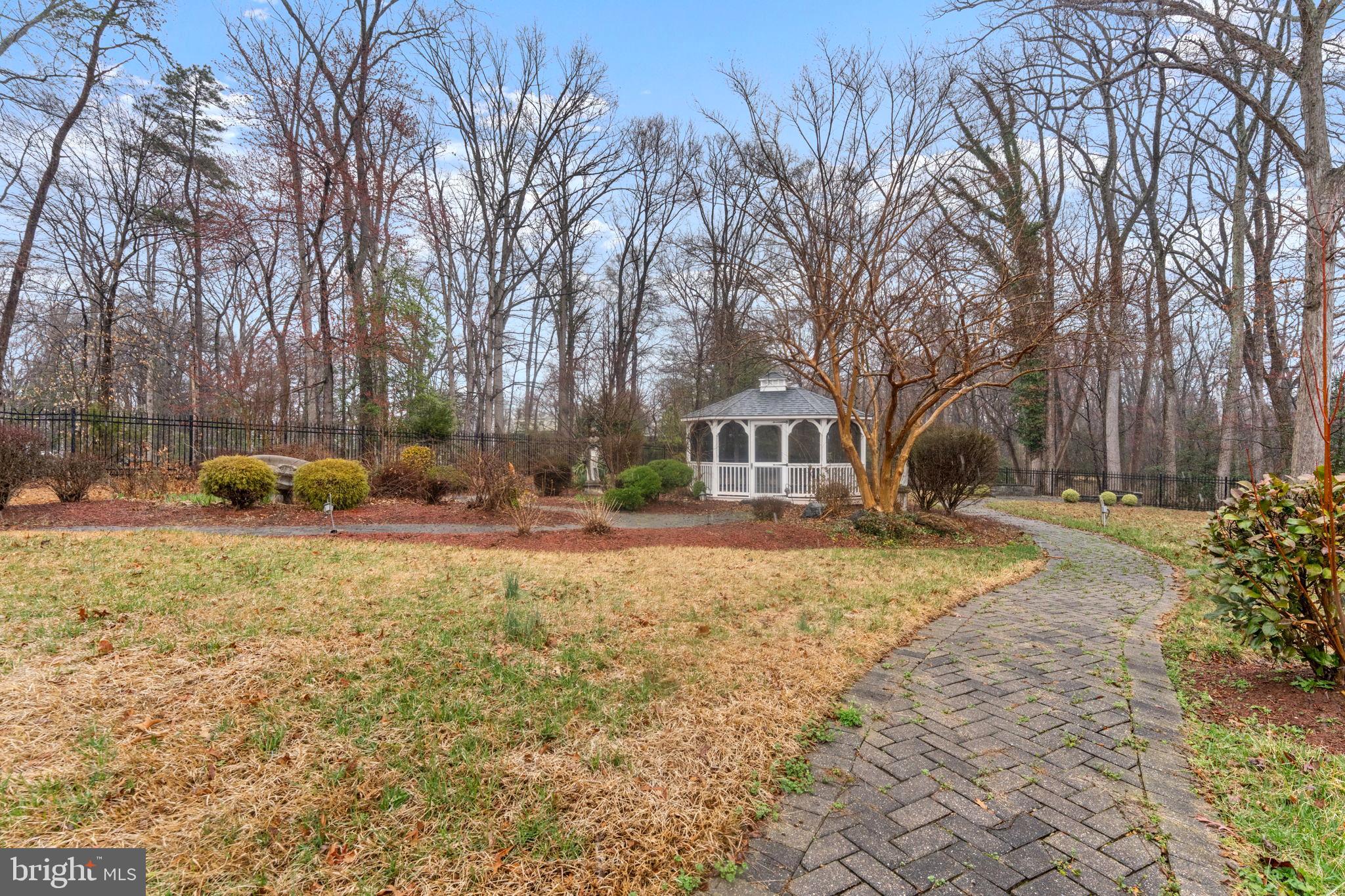 FARMINGTON WOODS - Residential