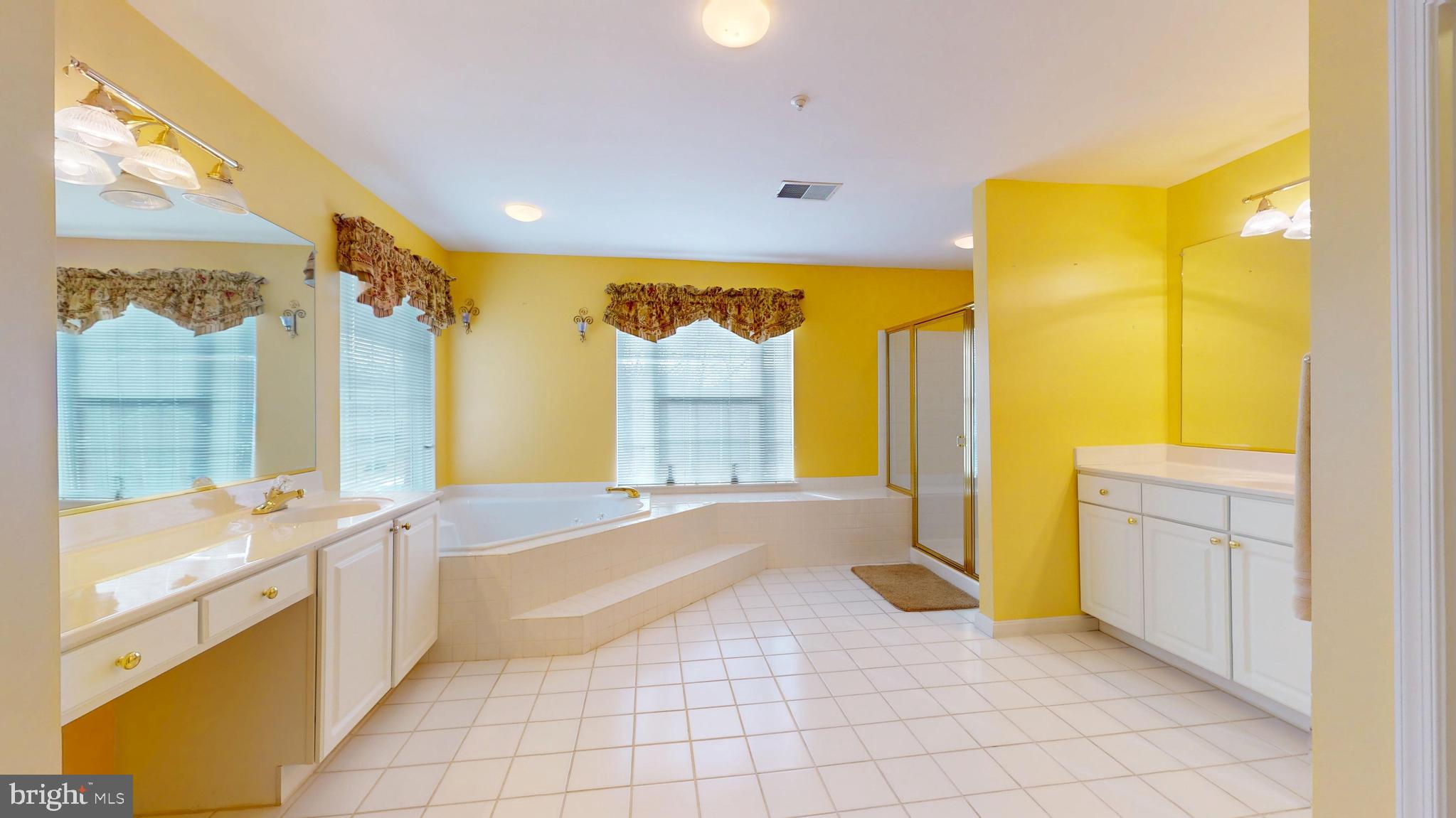 FARMINGTON WOODS - Residential