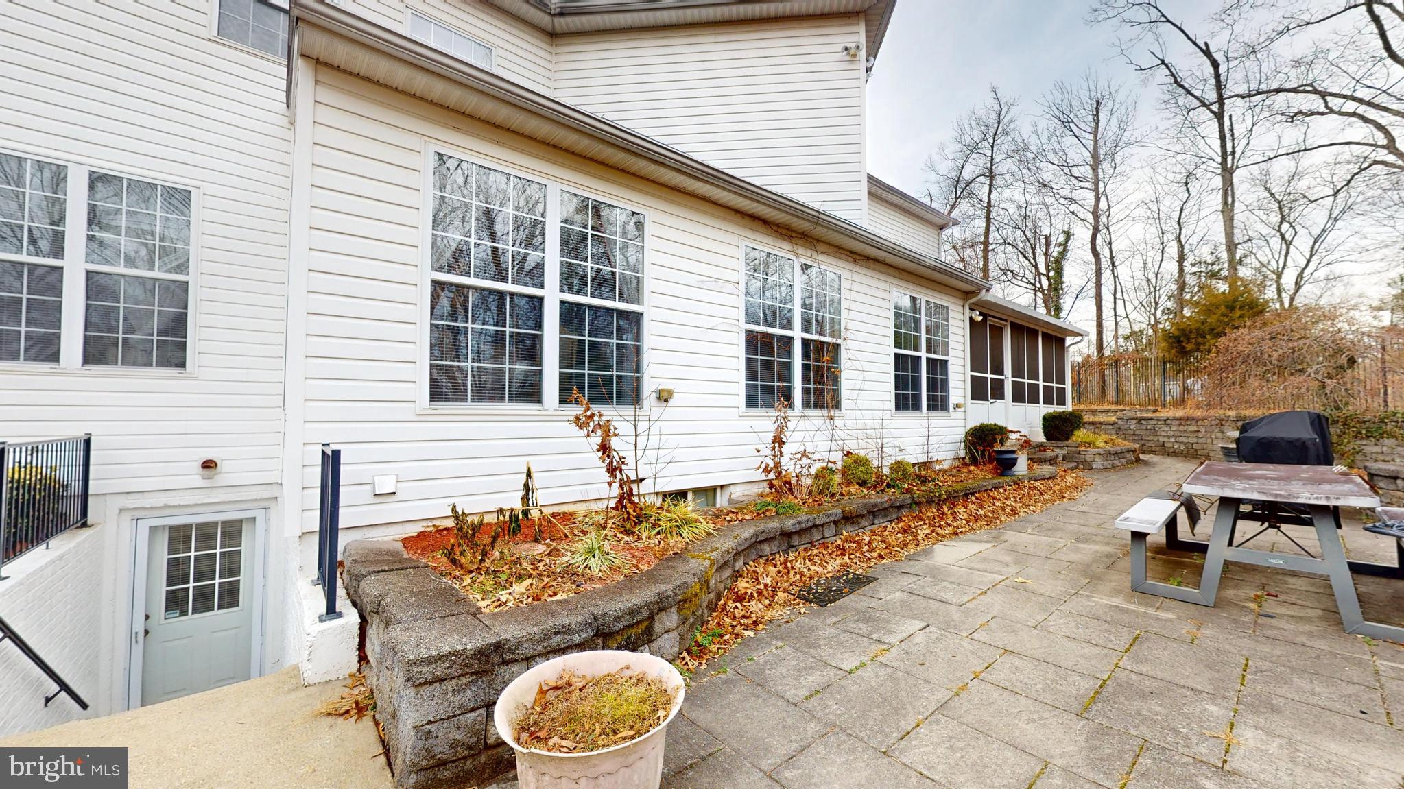 FARMINGTON WOODS - Residential