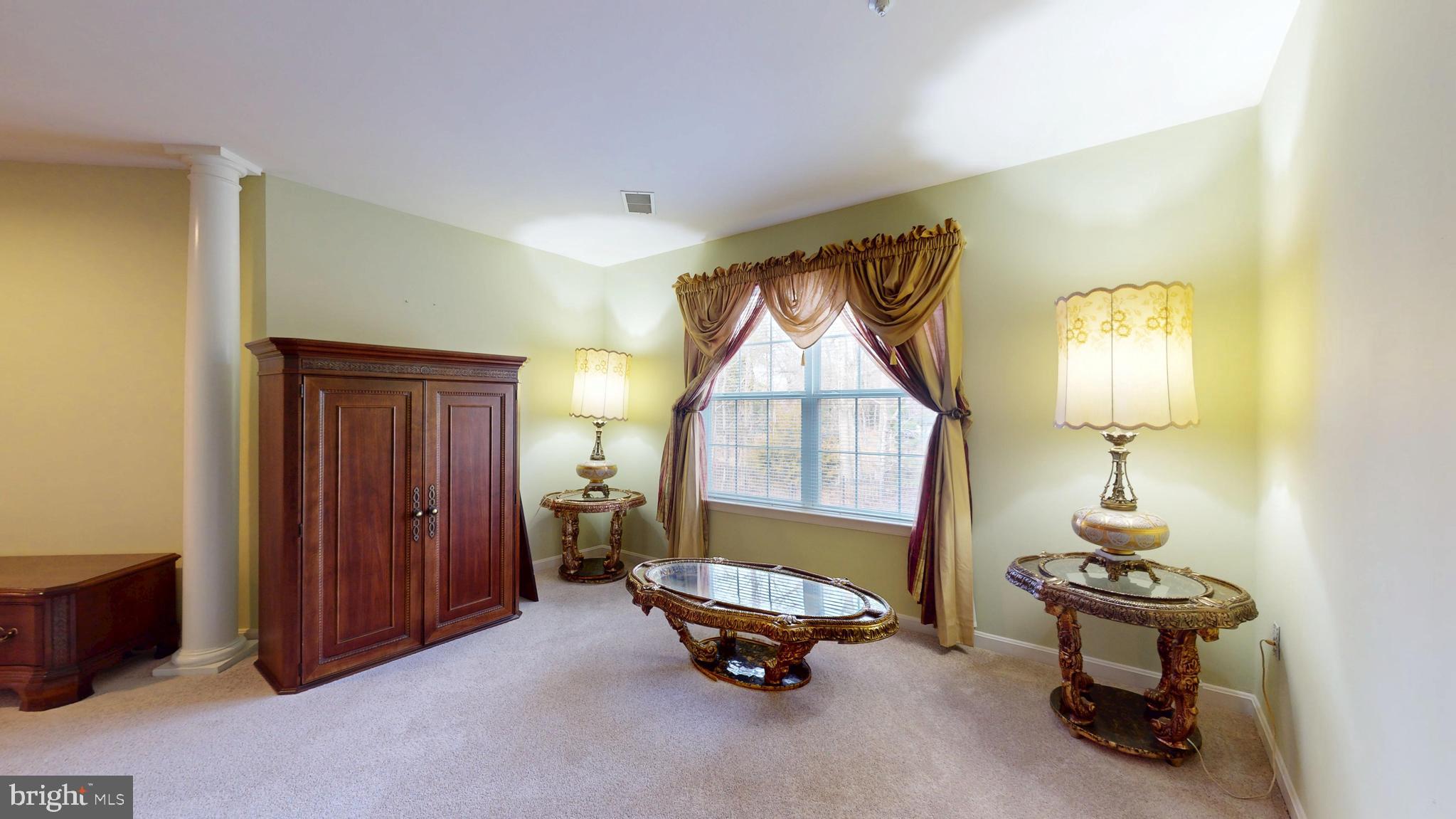 FARMINGTON WOODS - Residential