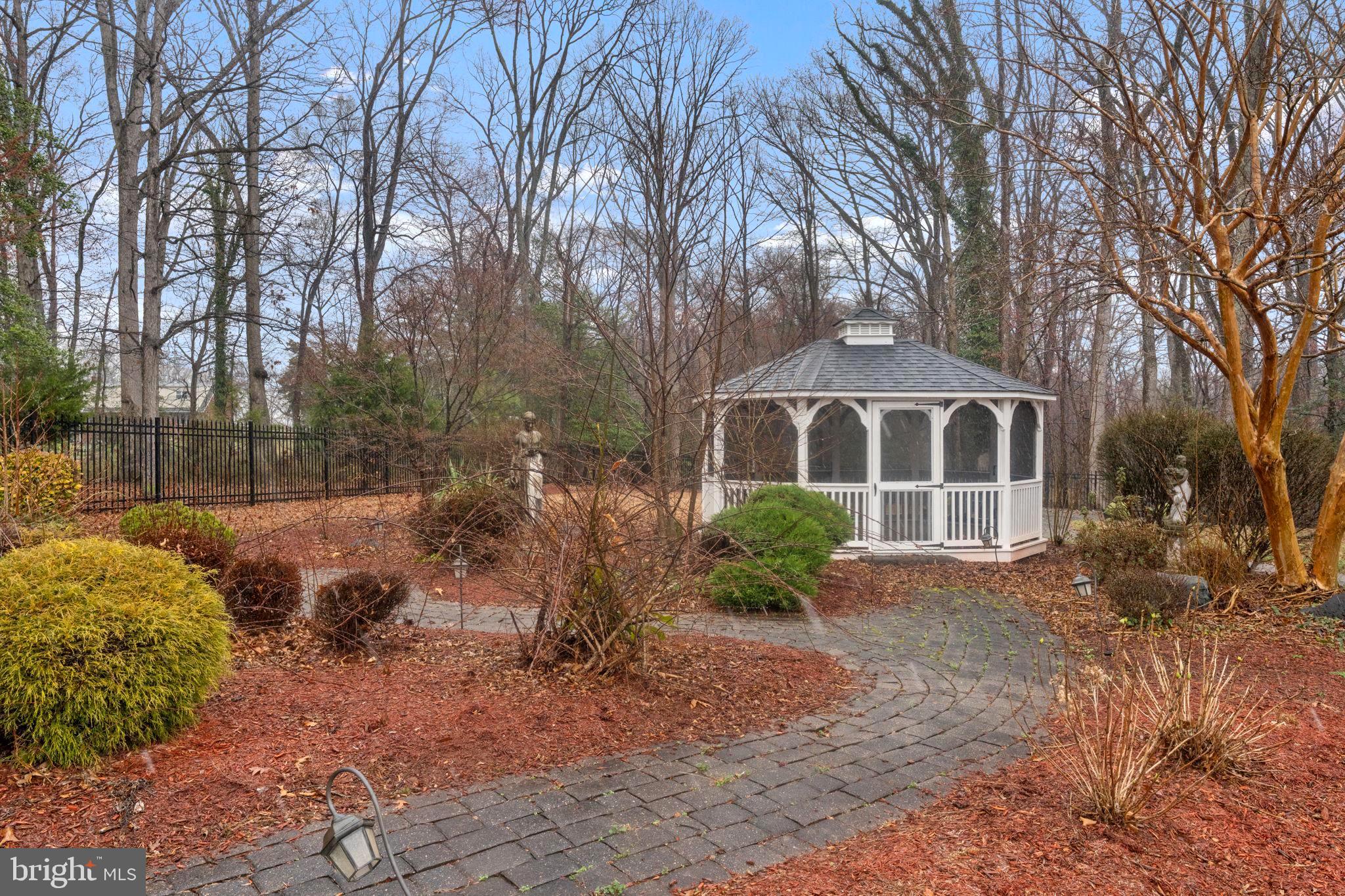 FARMINGTON WOODS - Residential