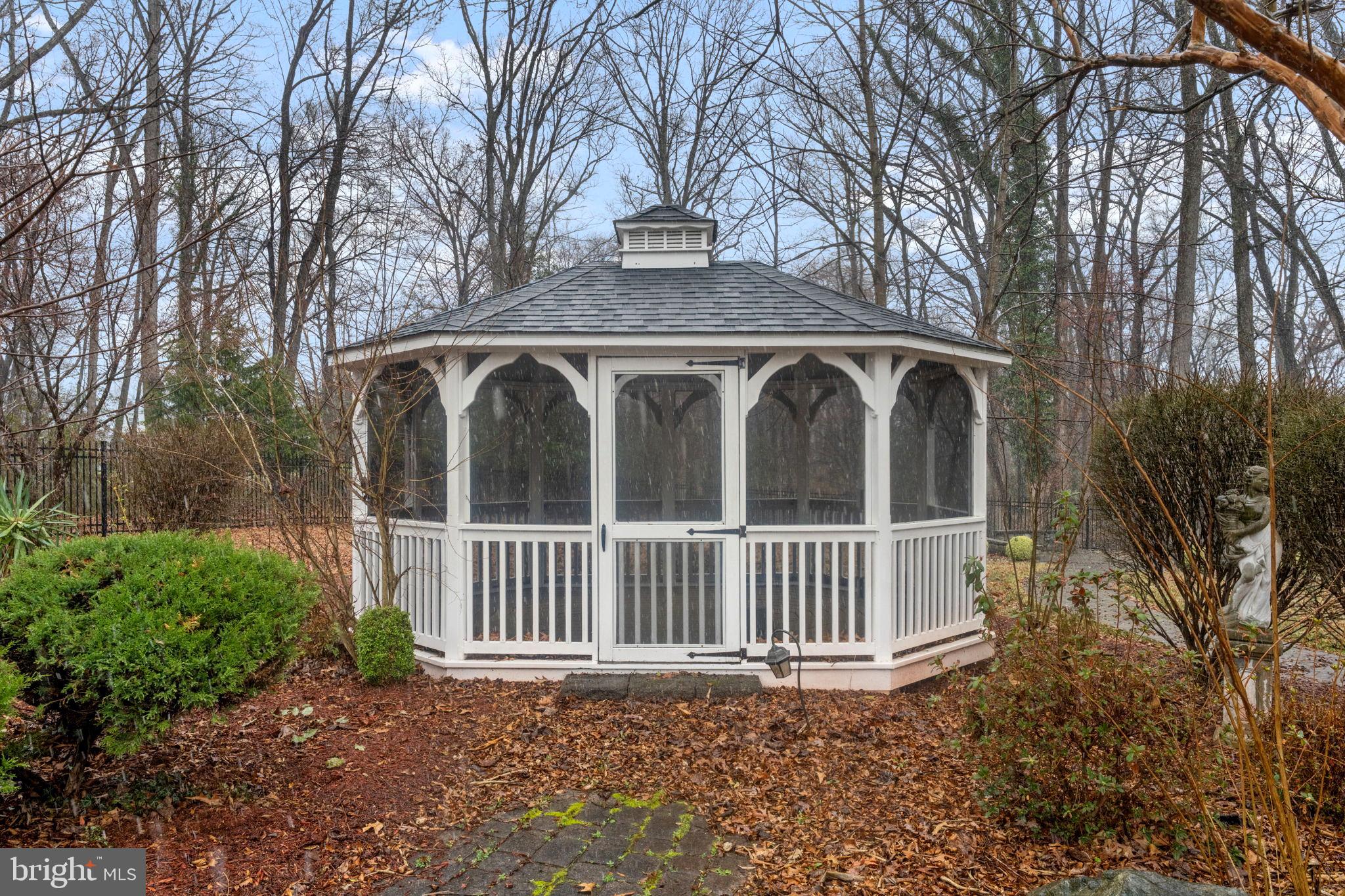 FARMINGTON WOODS - Residential