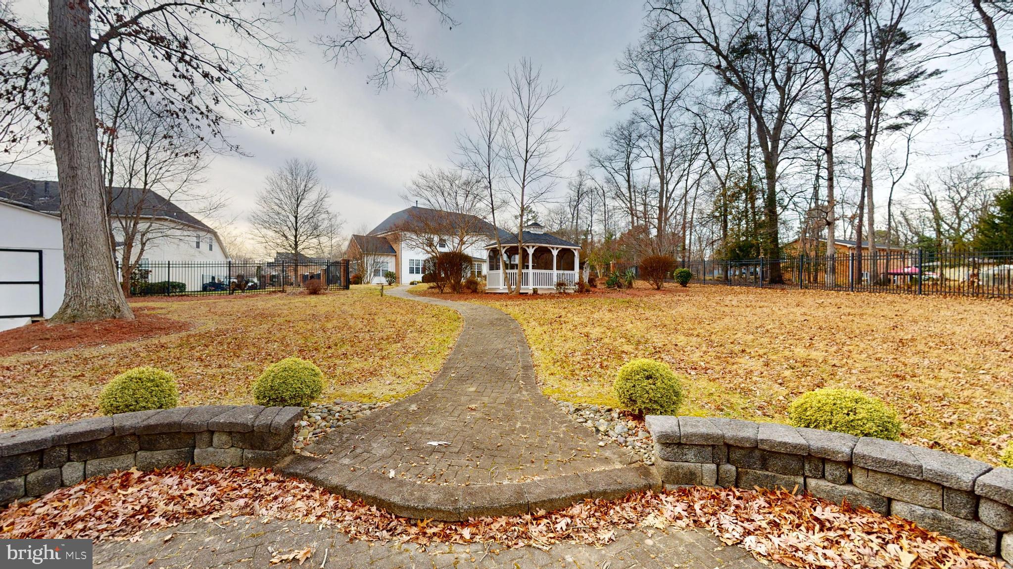 FARMINGTON WOODS - Residential