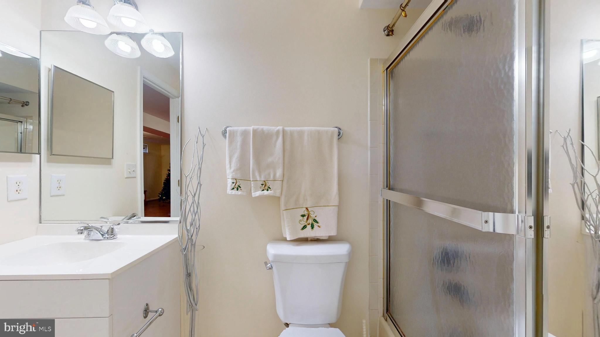 FARMINGTON WOODS - Residential