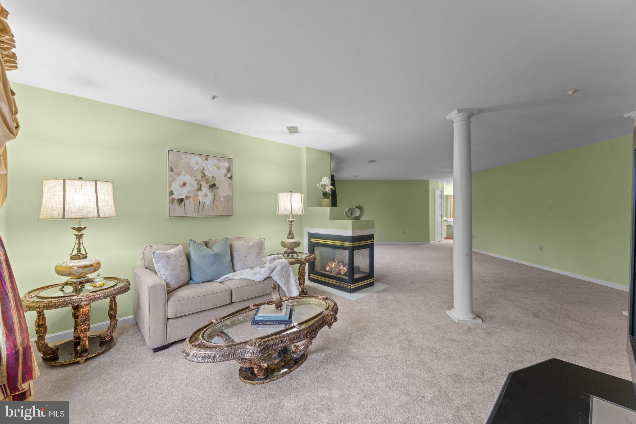 FARMINGTON WOODS - Residential