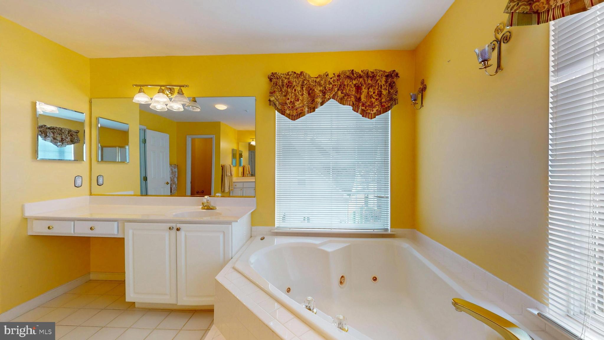 FARMINGTON WOODS - Residential