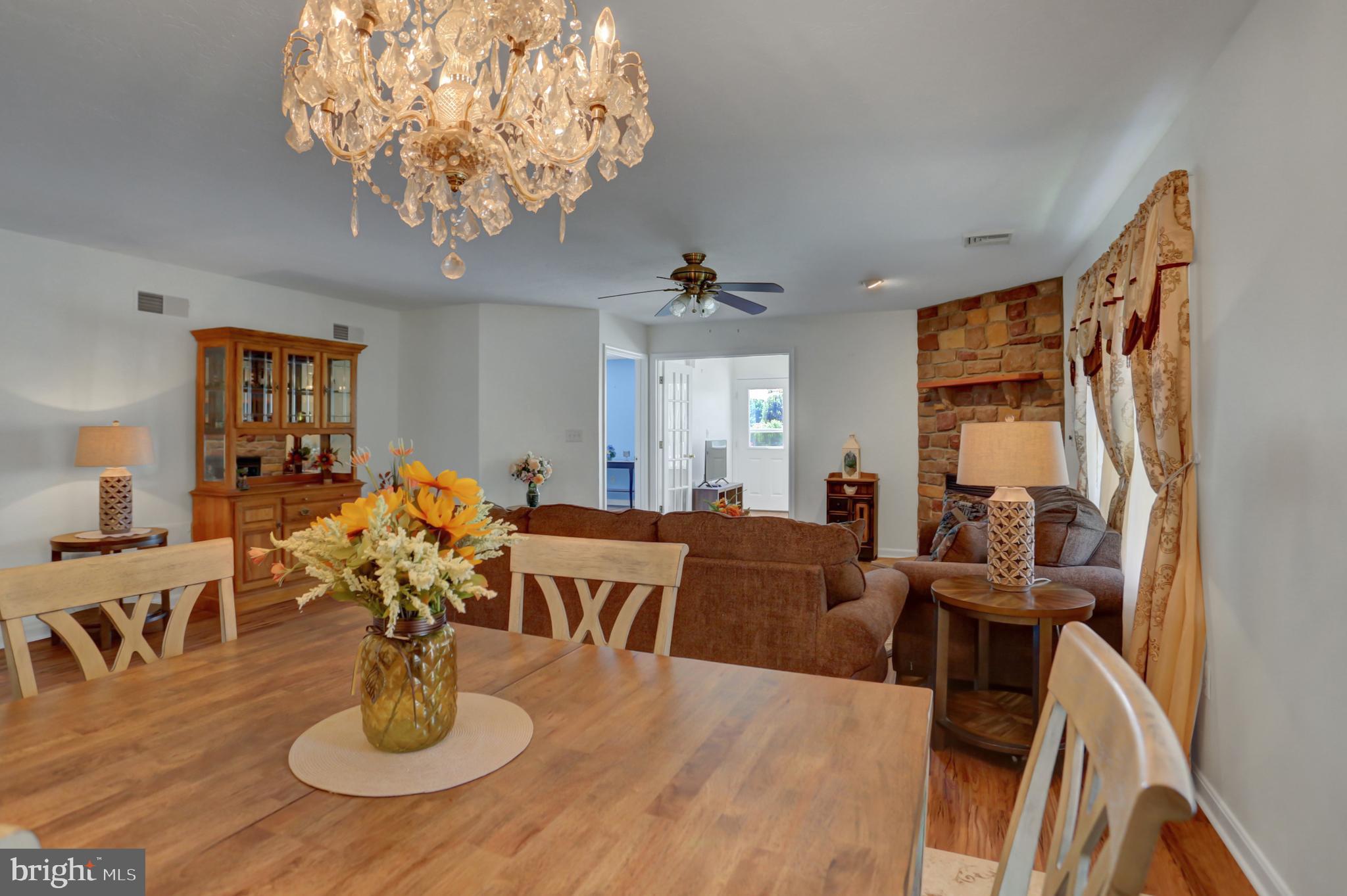 COUNTRY MANOR - Residential