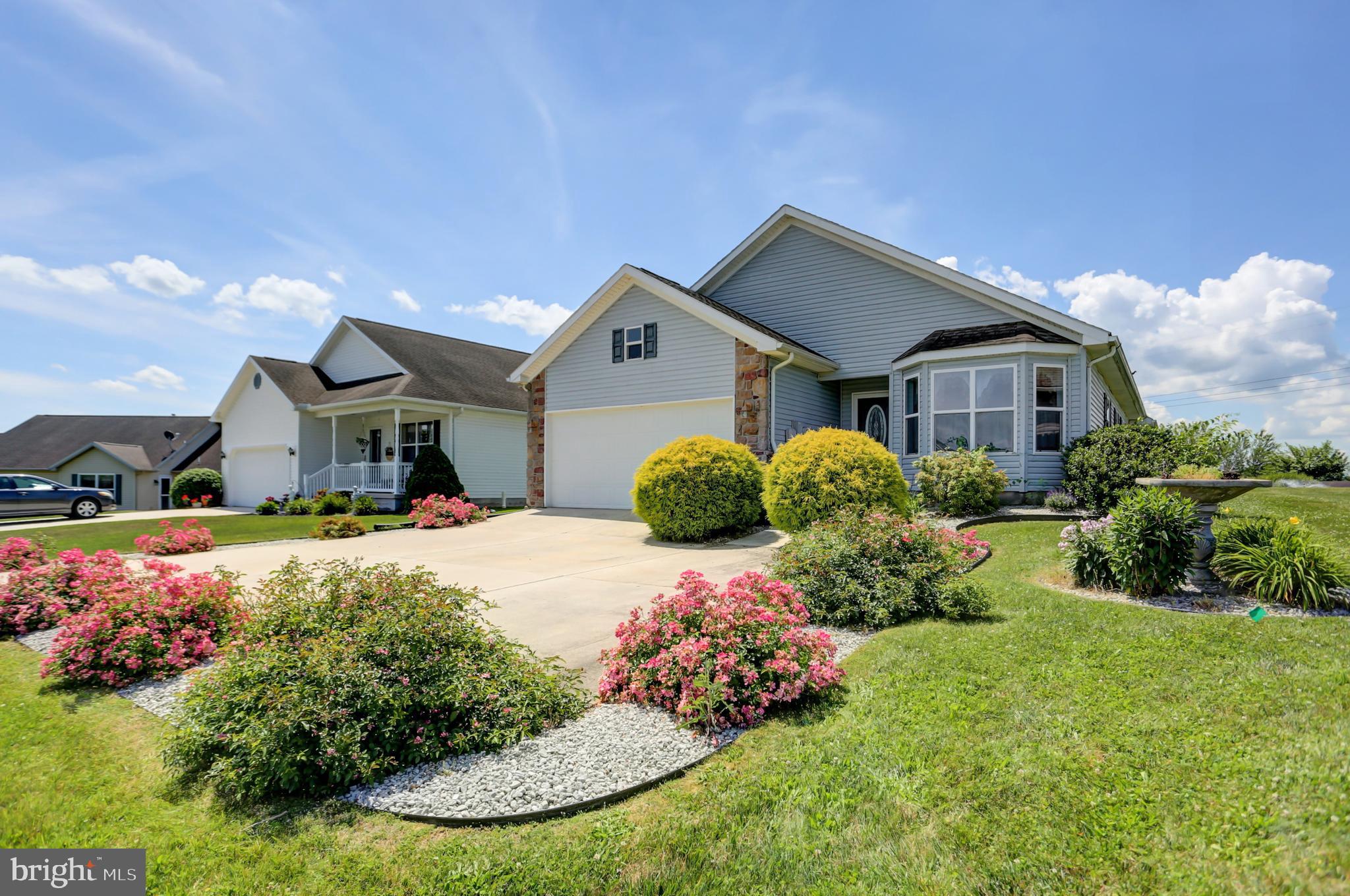 COUNTRY MANOR - Residential