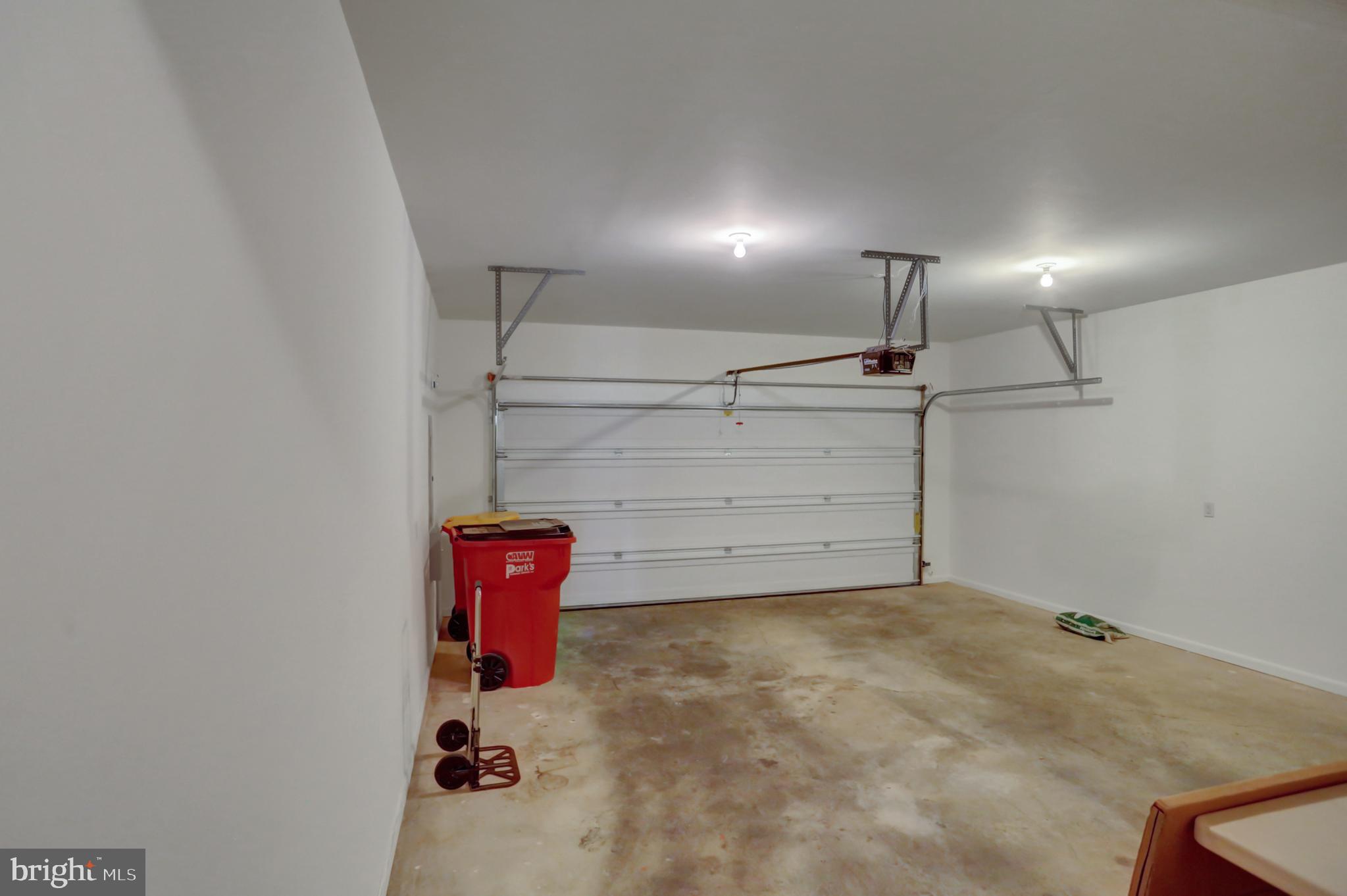 COUNTRY MANOR - Residential