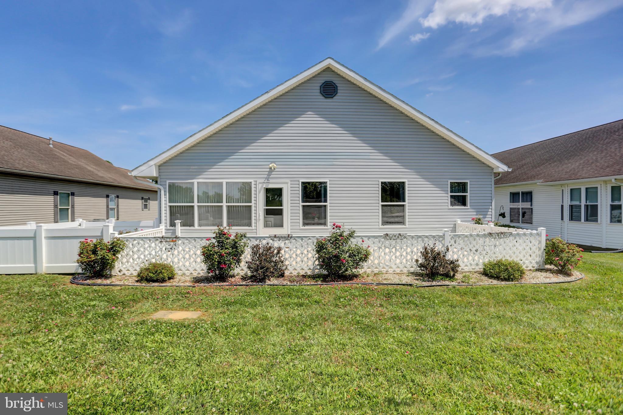 COUNTRY MANOR - Residential