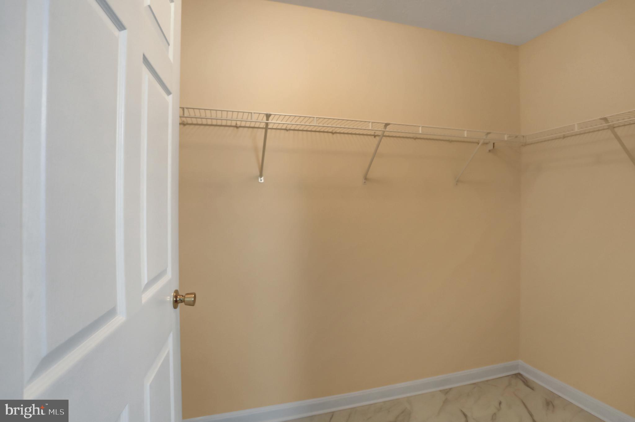 COUNTRY MANOR - Residential