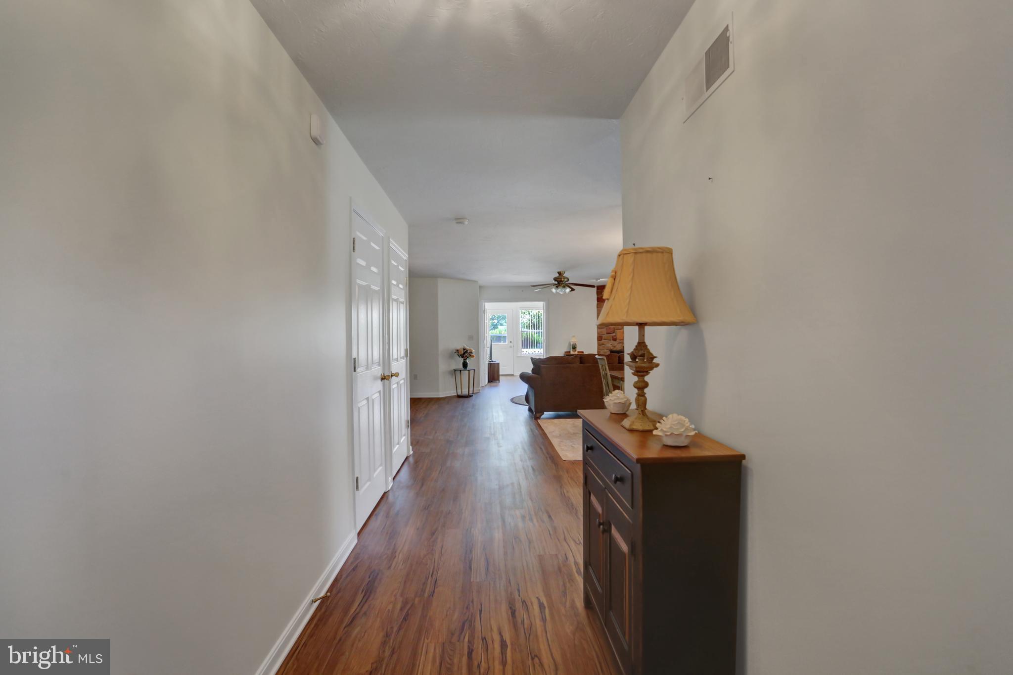 COUNTRY MANOR - Residential