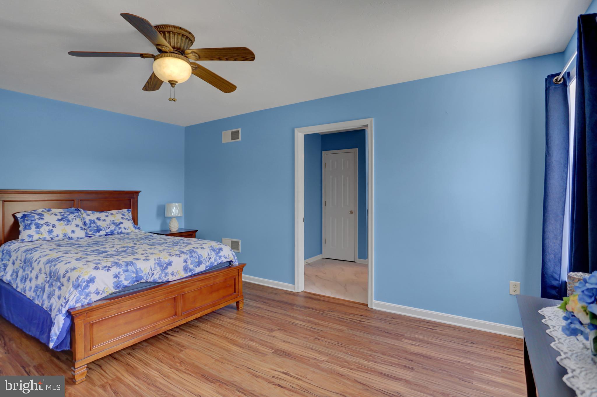 COUNTRY MANOR - Residential